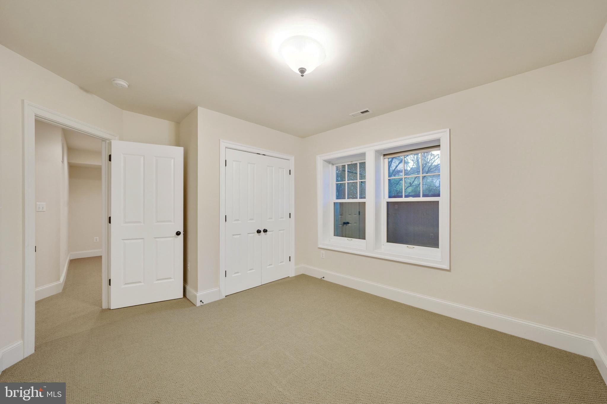 COUNTRY CLUB MANOR - Residential