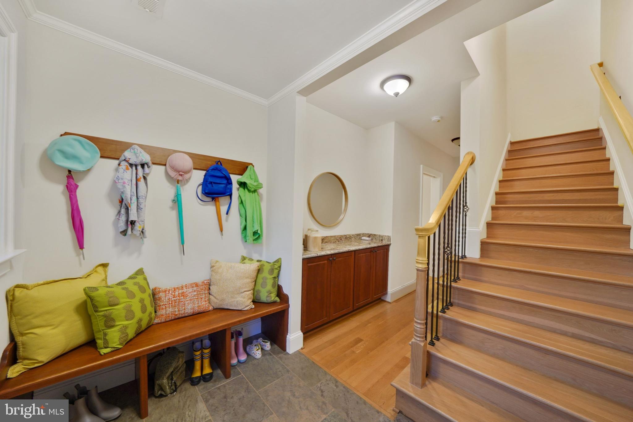 COUNTRY CLUB MANOR - Residential