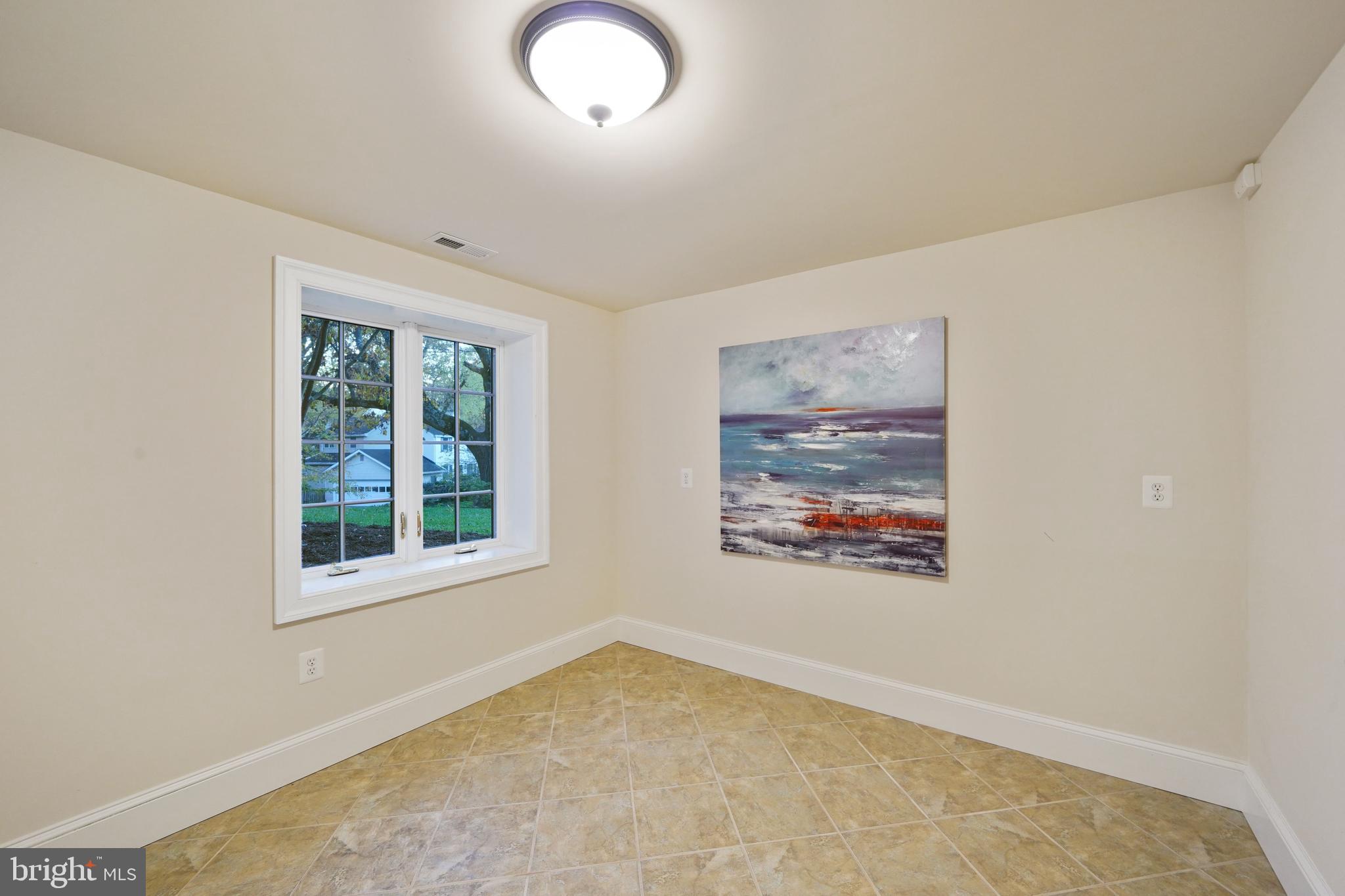 COUNTRY CLUB MANOR - Residential