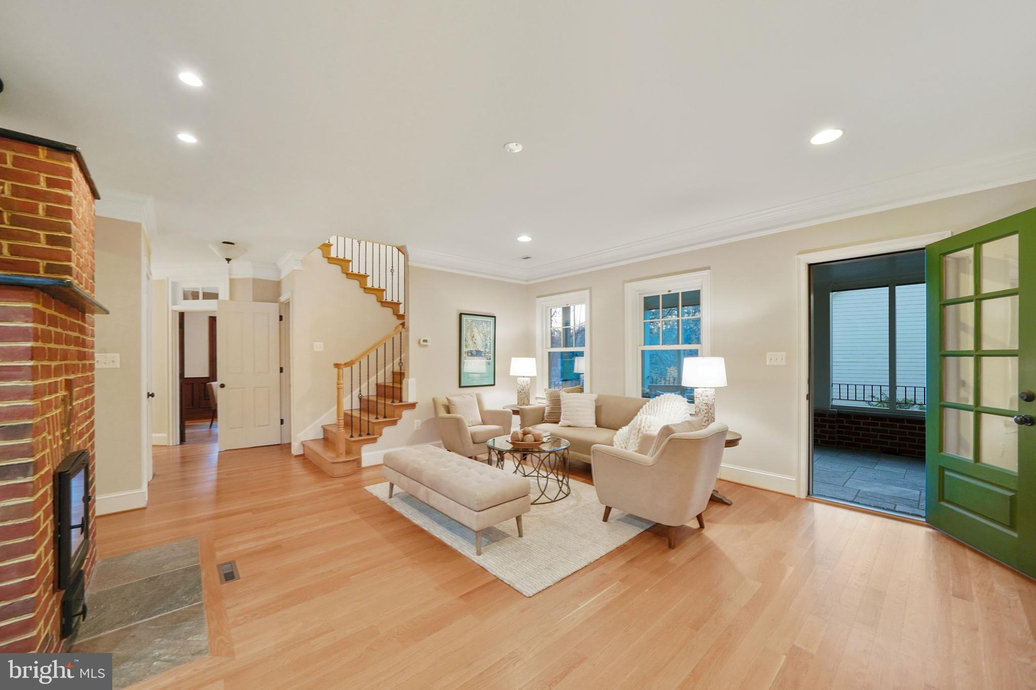 COUNTRY CLUB MANOR - Residential