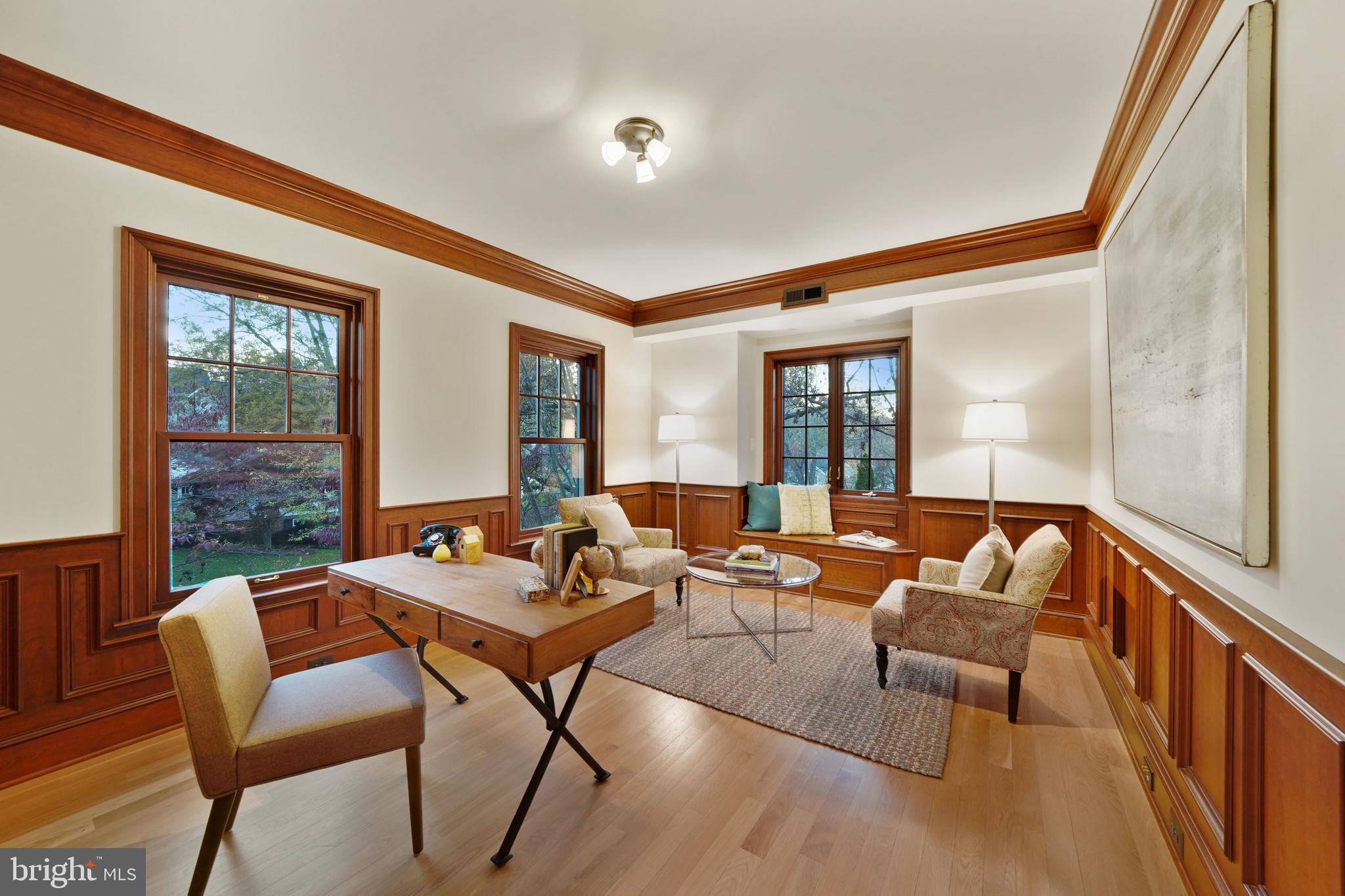 COUNTRY CLUB MANOR - Residential