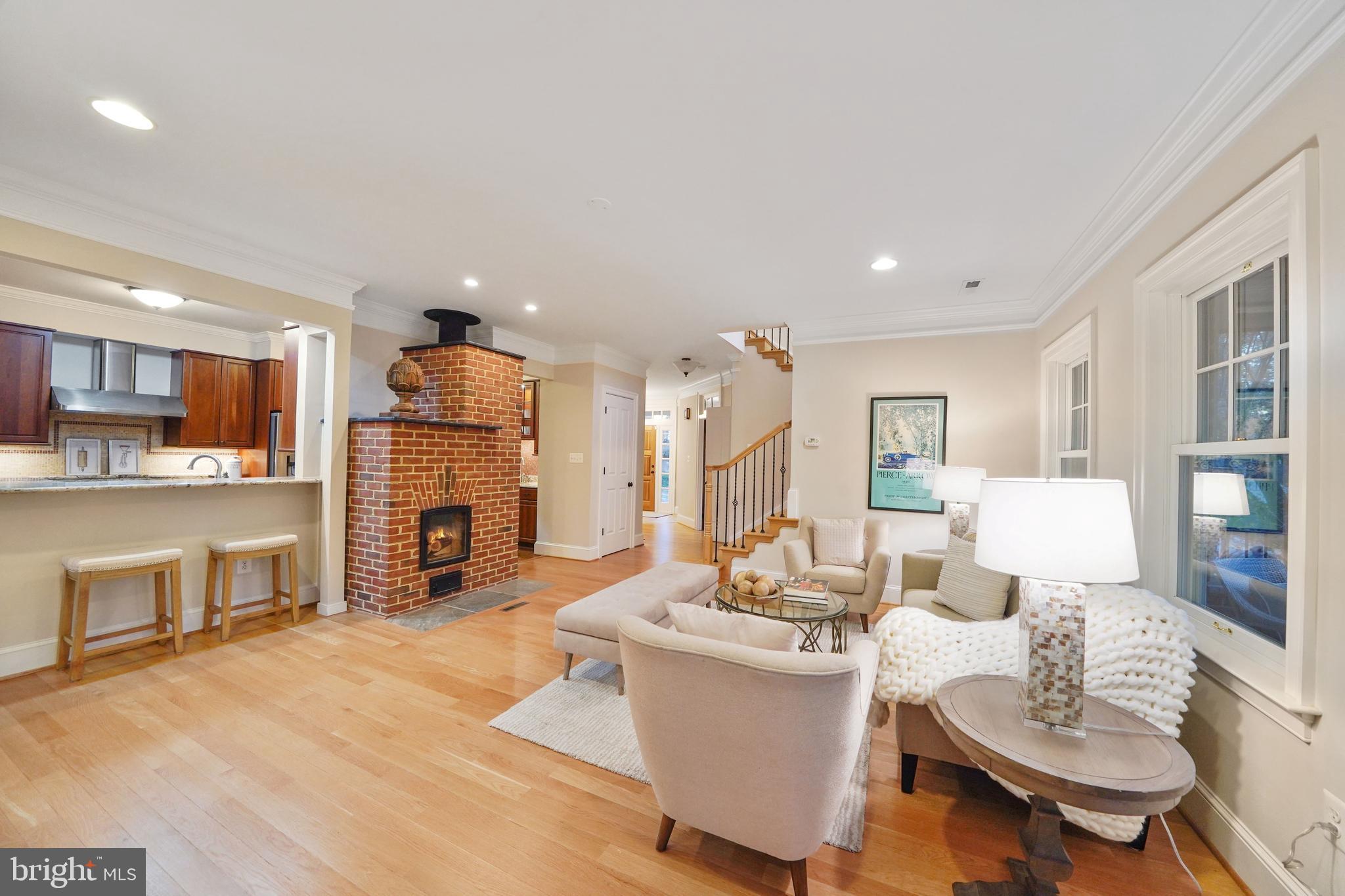 COUNTRY CLUB MANOR - Residential