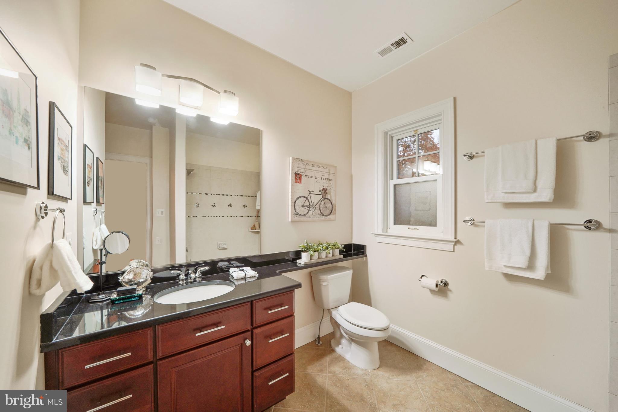 COUNTRY CLUB MANOR - Residential