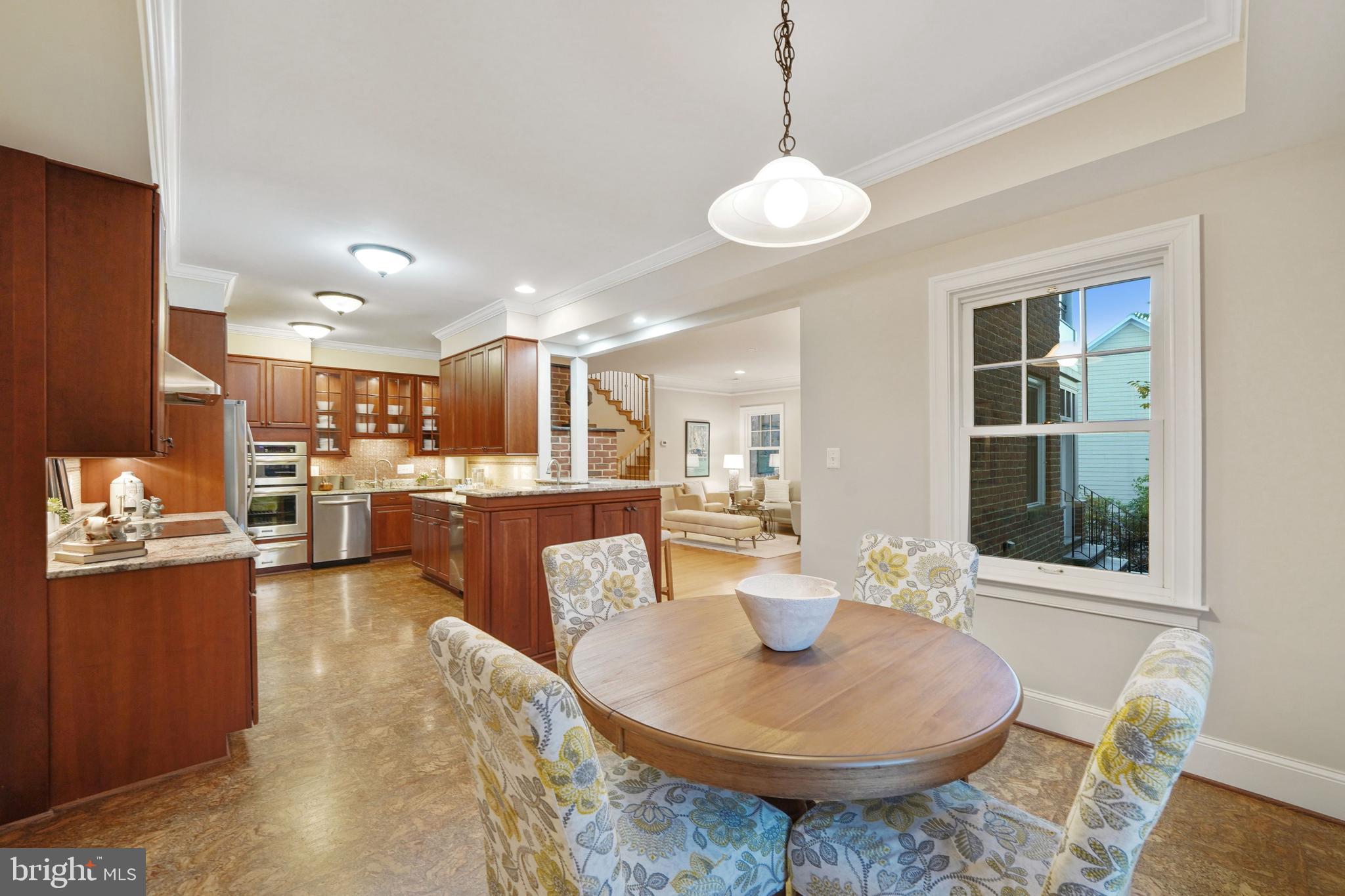 COUNTRY CLUB MANOR - Residential