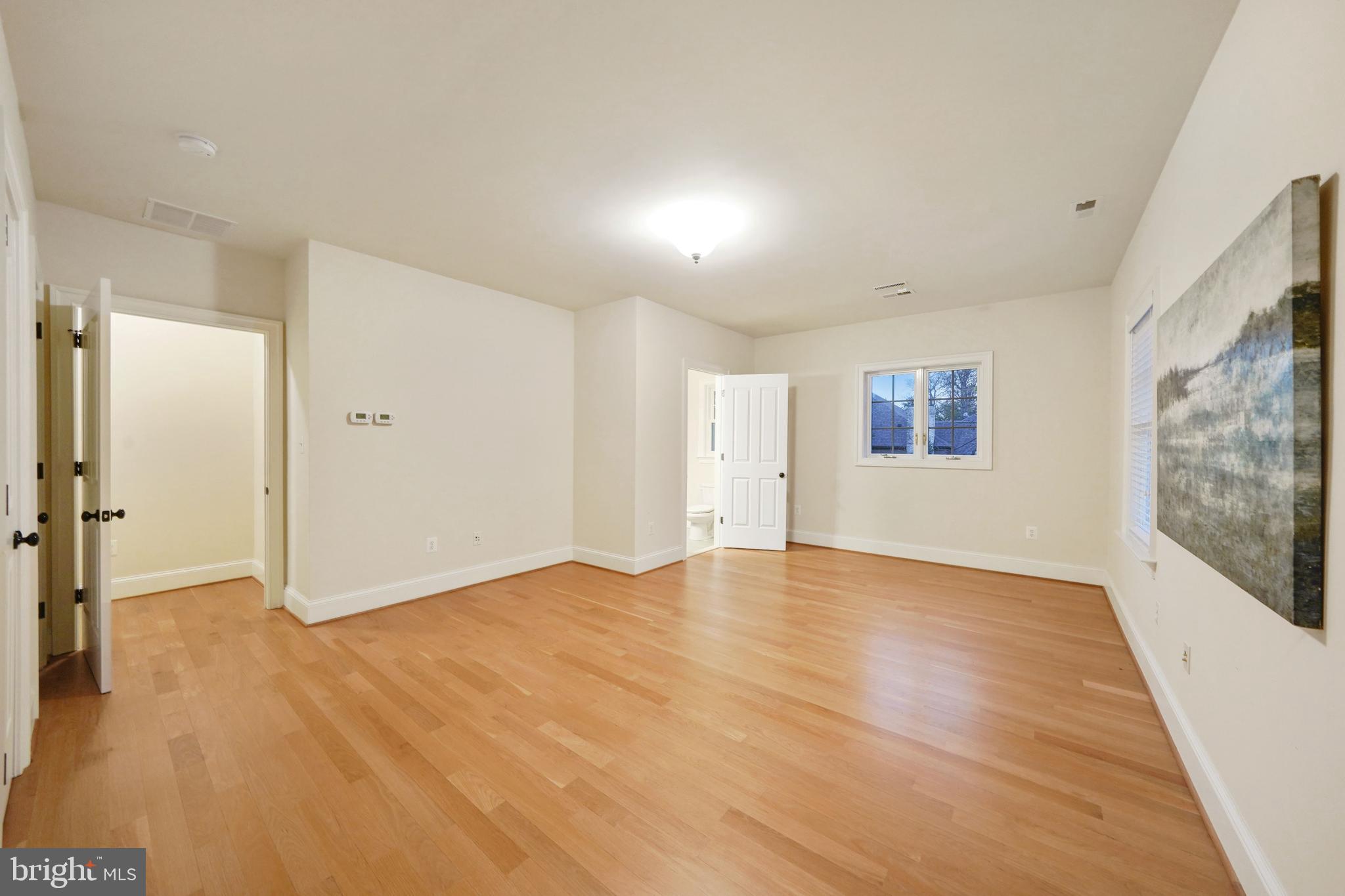 COUNTRY CLUB MANOR - Residential