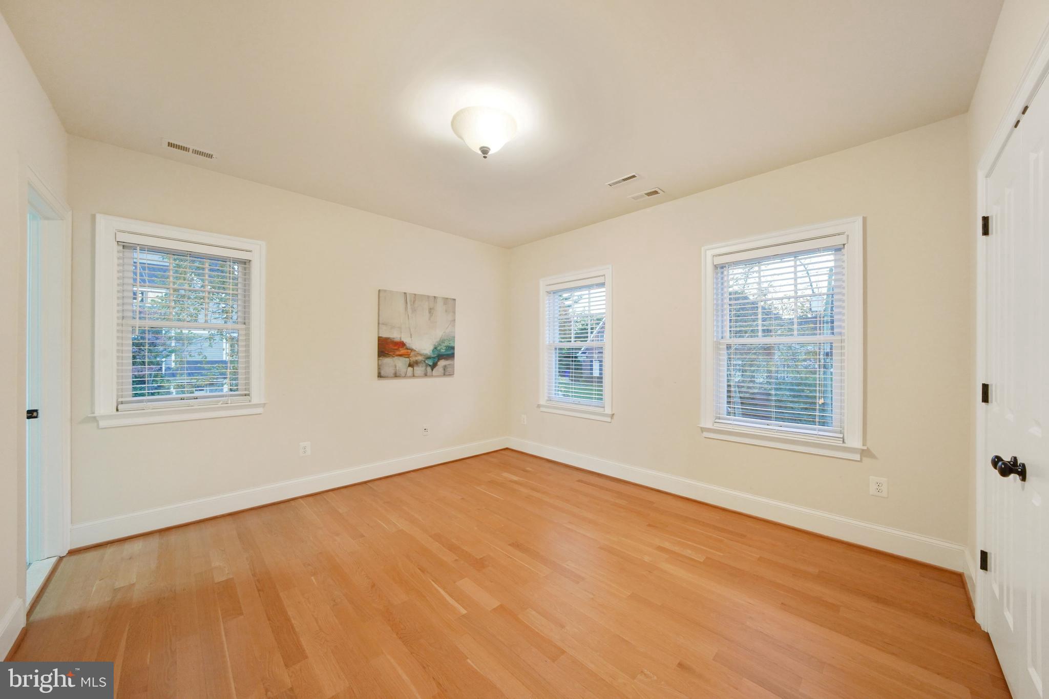 COUNTRY CLUB MANOR - Residential