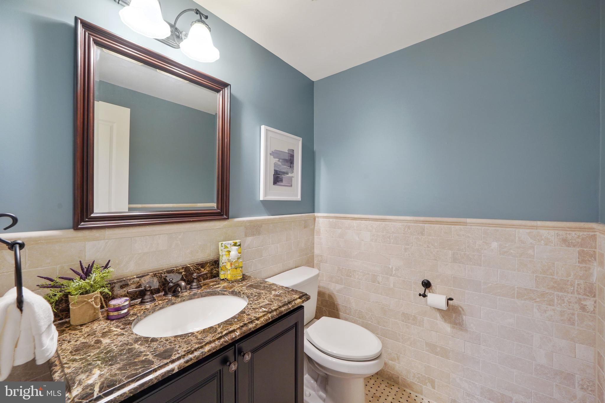 COUNTRY CLUB MANOR - Residential