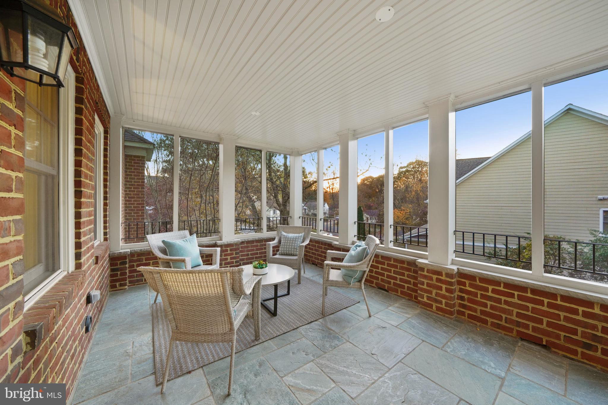 COUNTRY CLUB MANOR - Residential