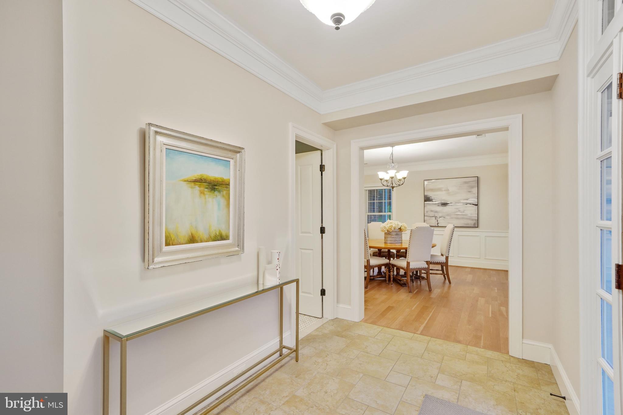 COUNTRY CLUB MANOR - Residential