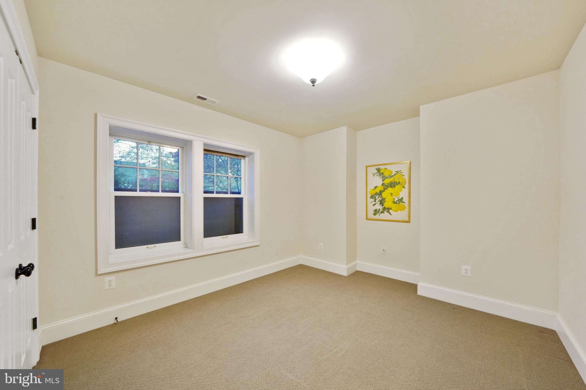 COUNTRY CLUB MANOR - Residential