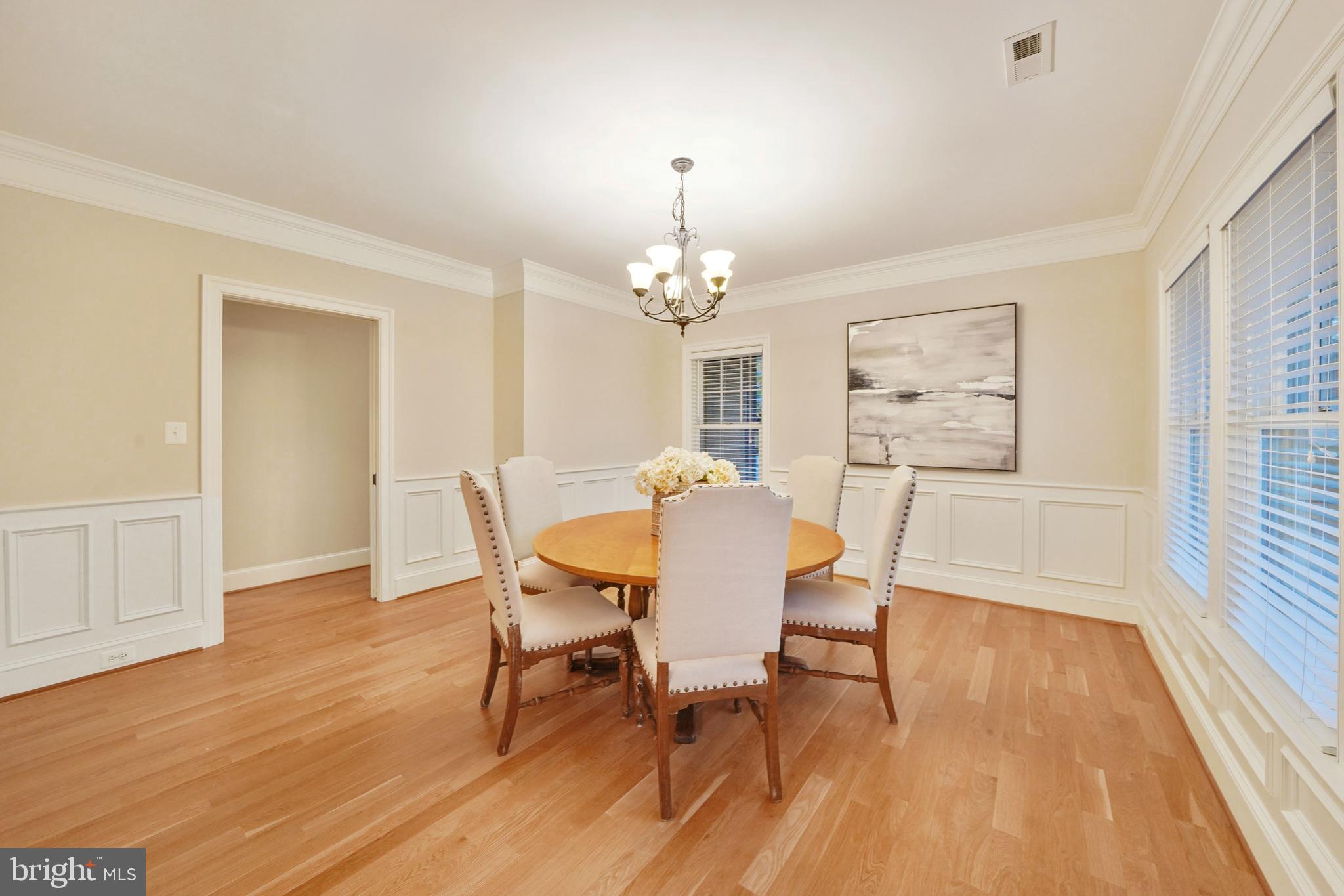 COUNTRY CLUB MANOR - Residential