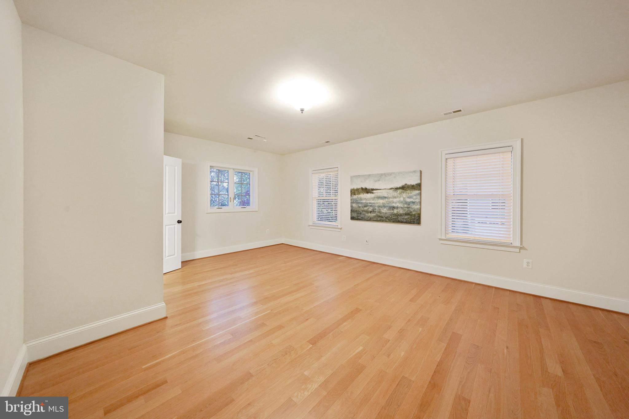 COUNTRY CLUB MANOR - Residential