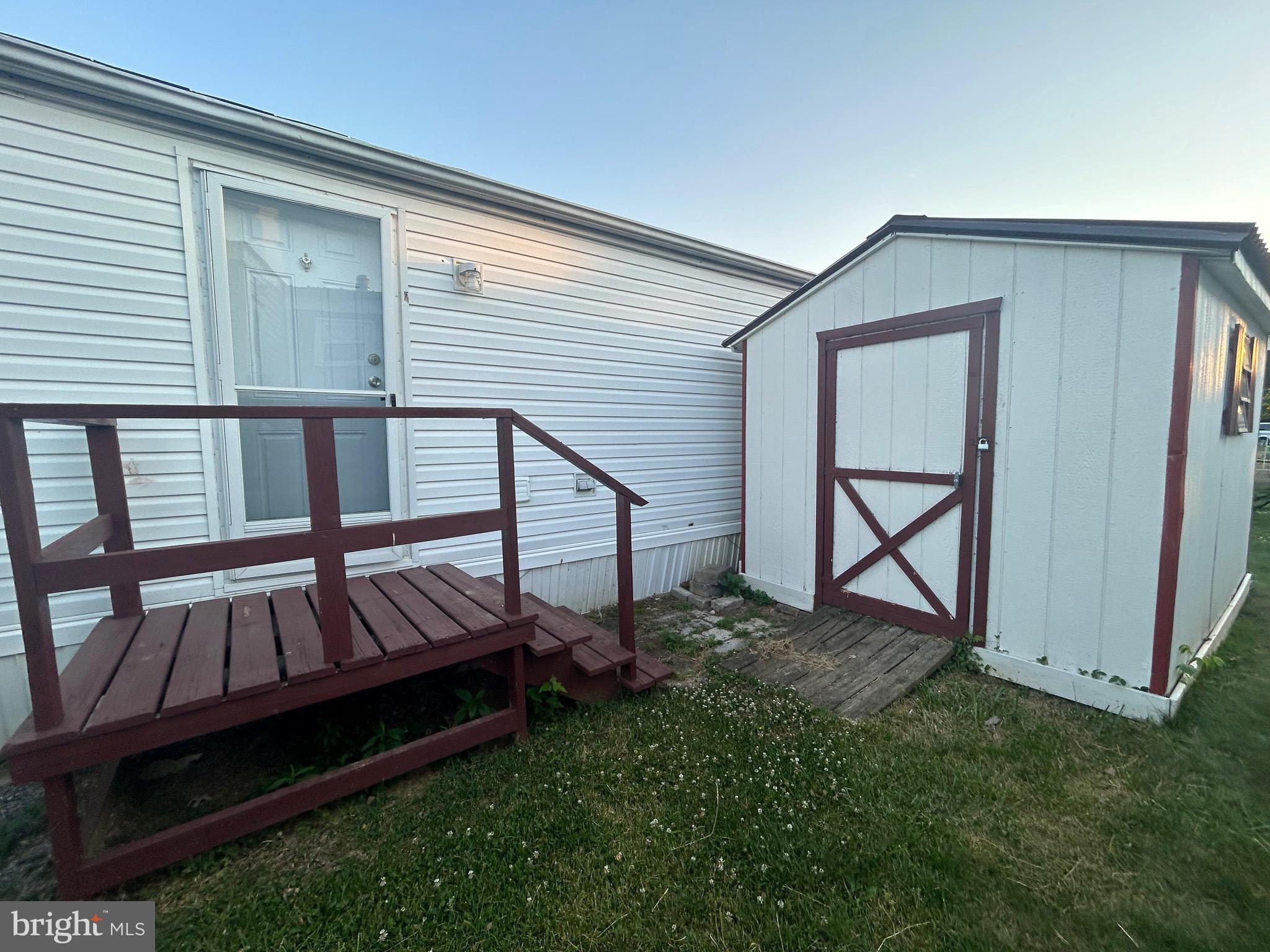 PALMDALE MOBILE HOME PARK - Residential