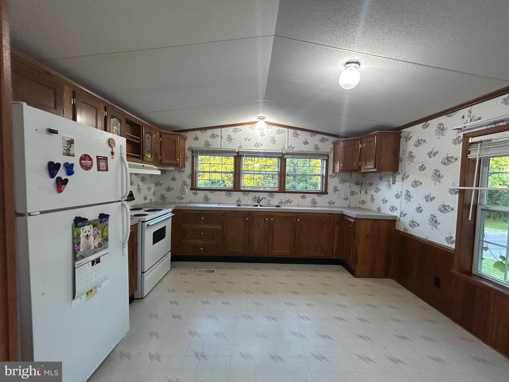 PALMDALE MOBILE HOME PARK - Residential