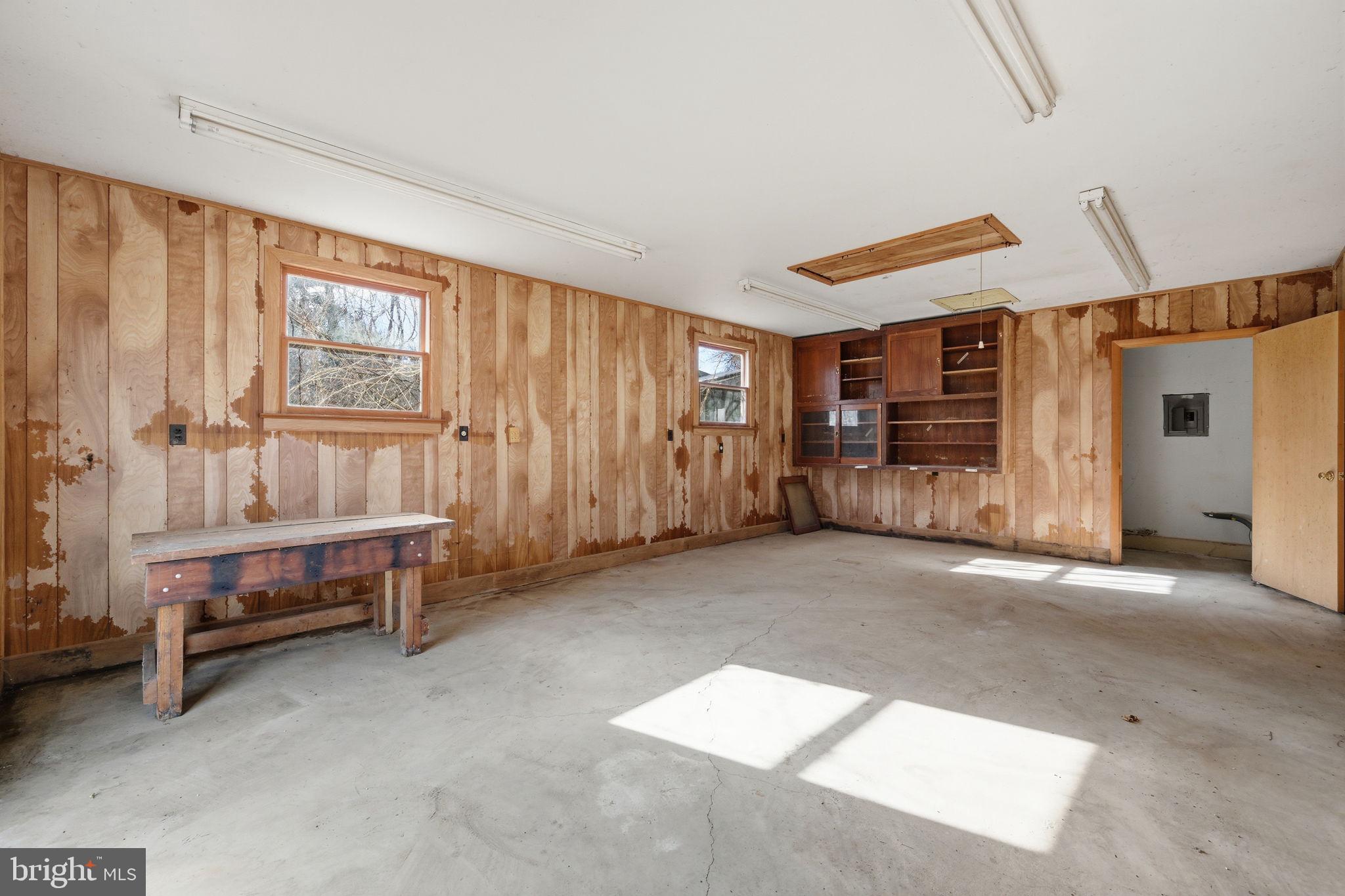 BURNT MILLS GAR-VILL - Residential