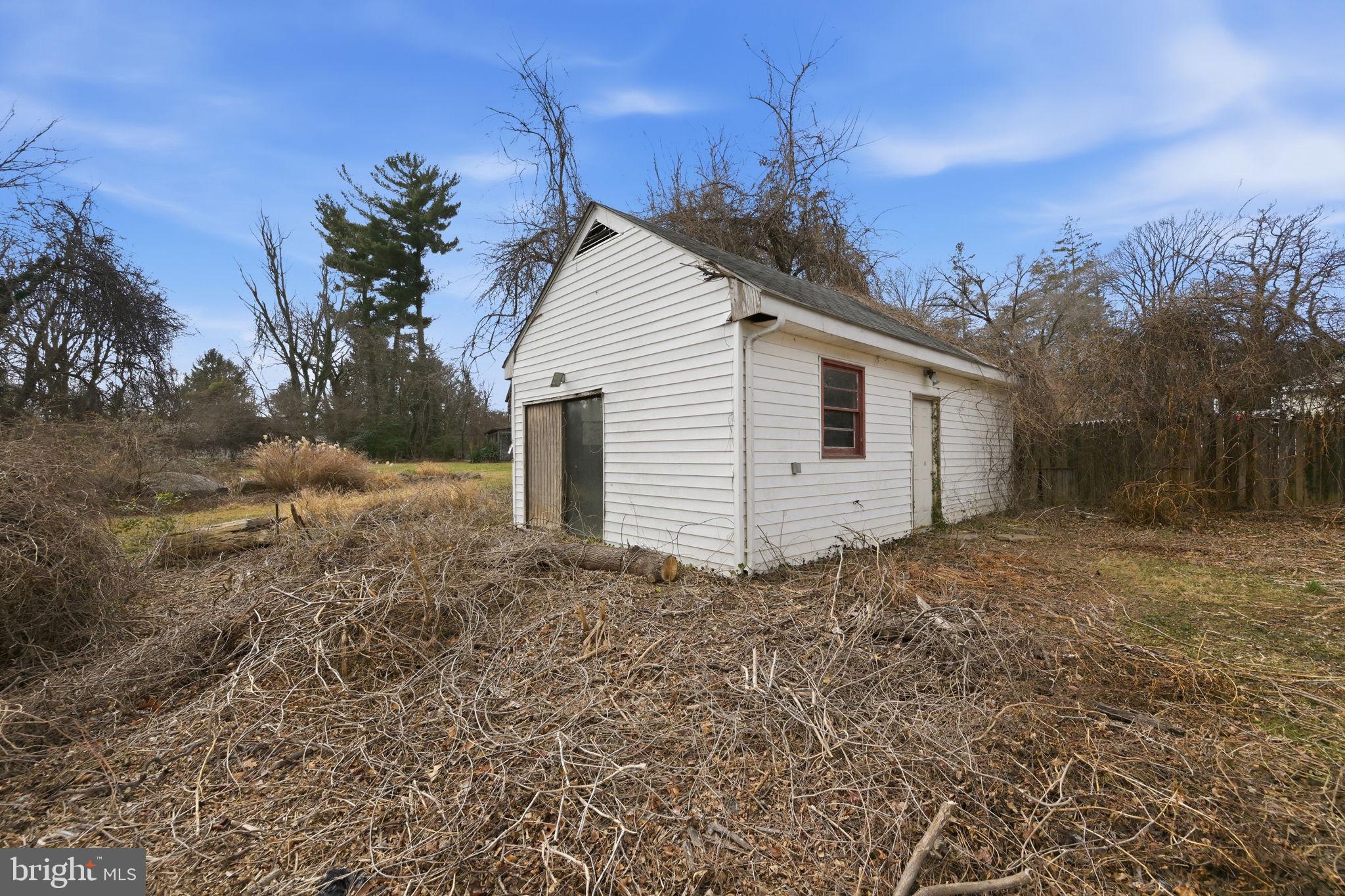 BURNT MILLS GAR-VILL - Residential