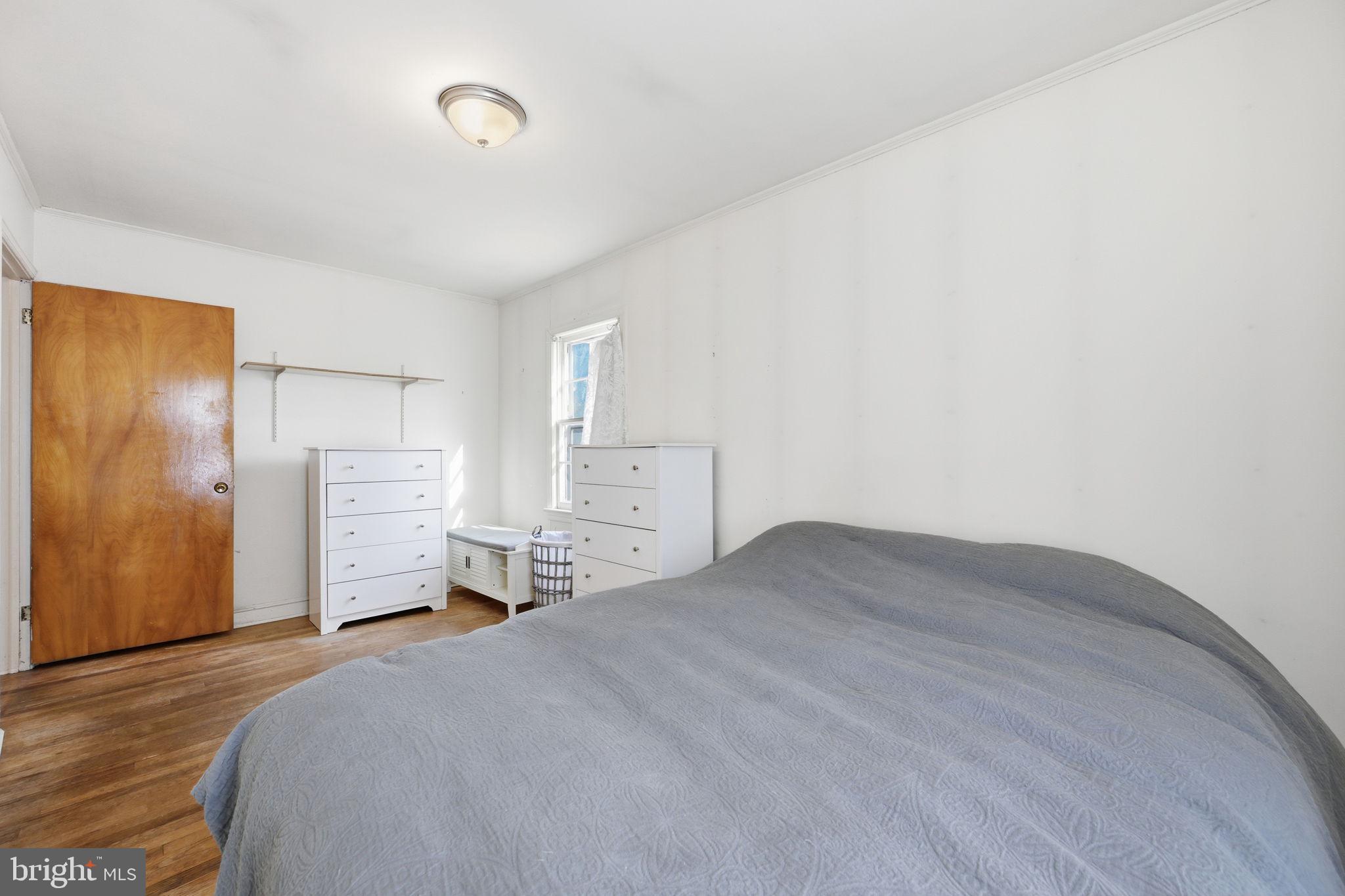 BURNT MILLS GAR-VILL - Residential