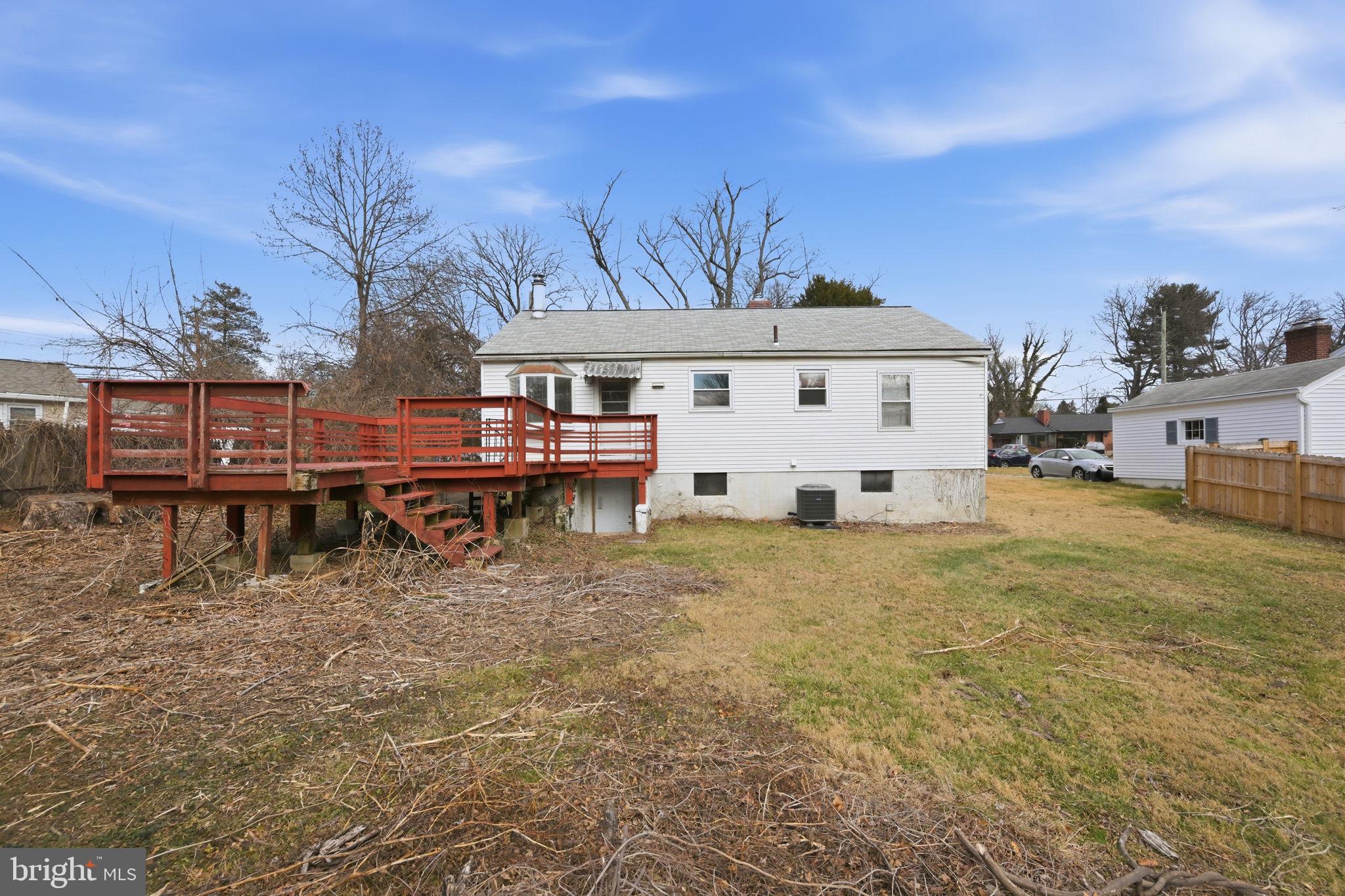 BURNT MILLS GAR-VILL - Residential