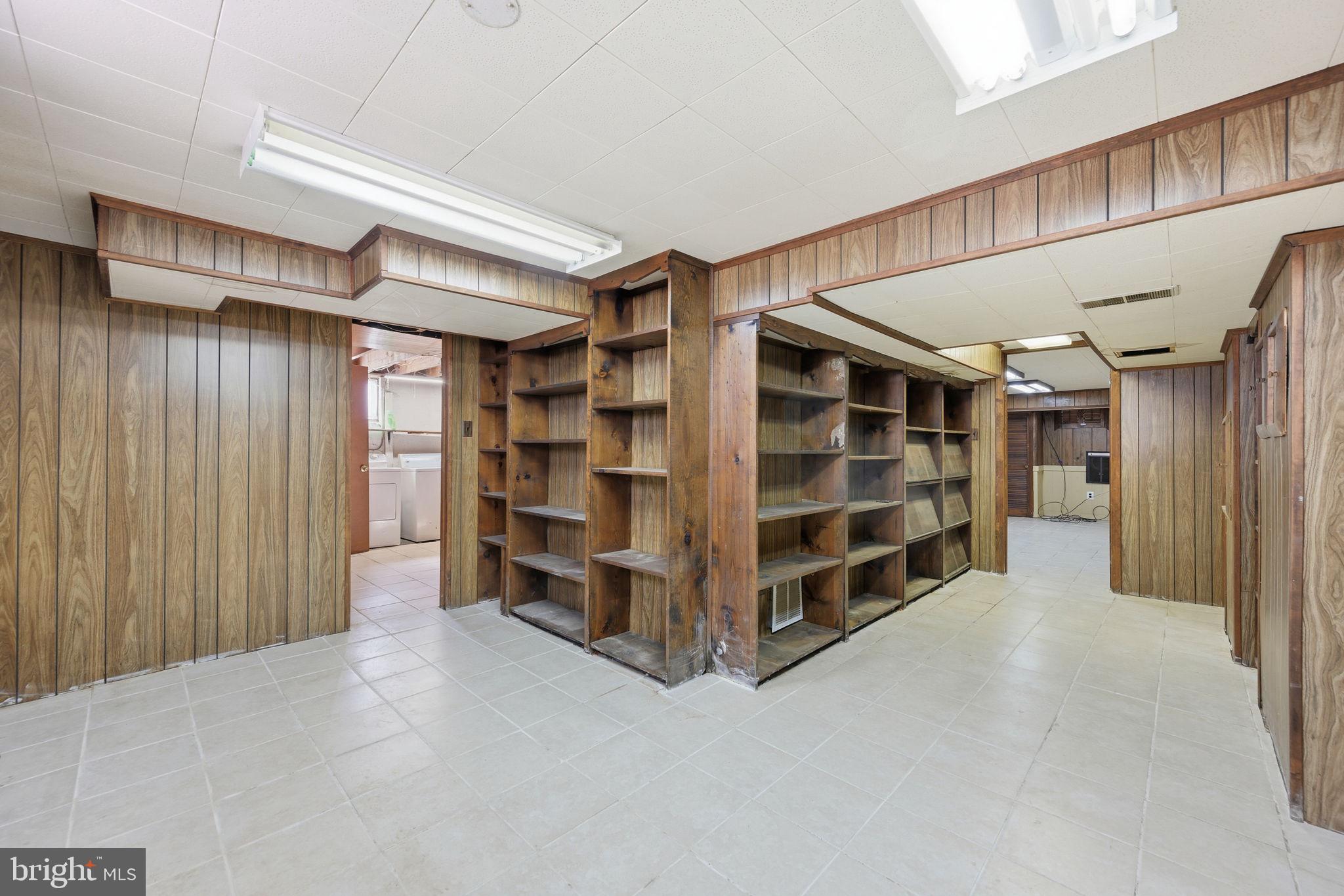 BURNT MILLS GAR-VILL - Residential