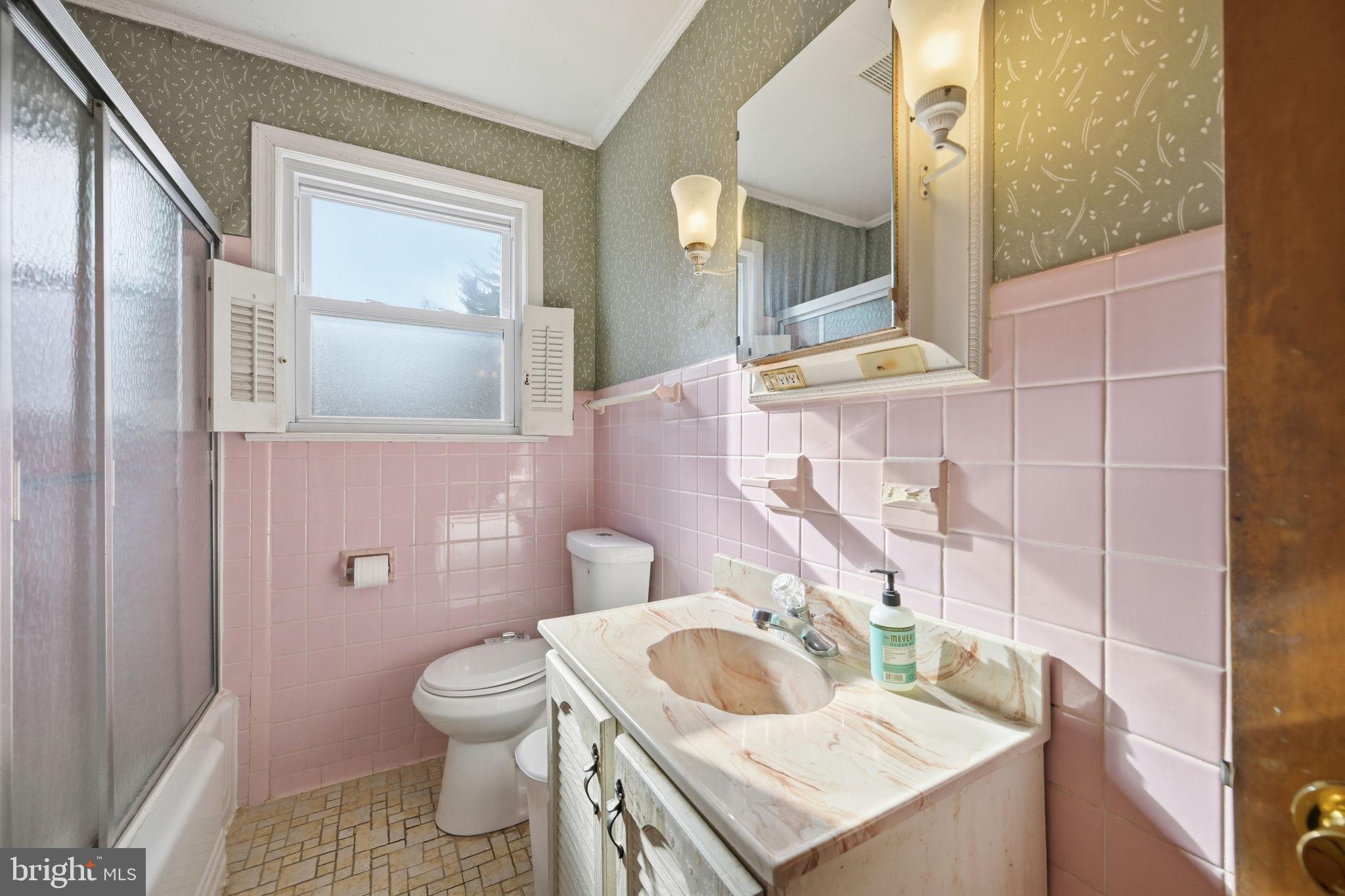 BURNT MILLS GAR-VILL - Residential