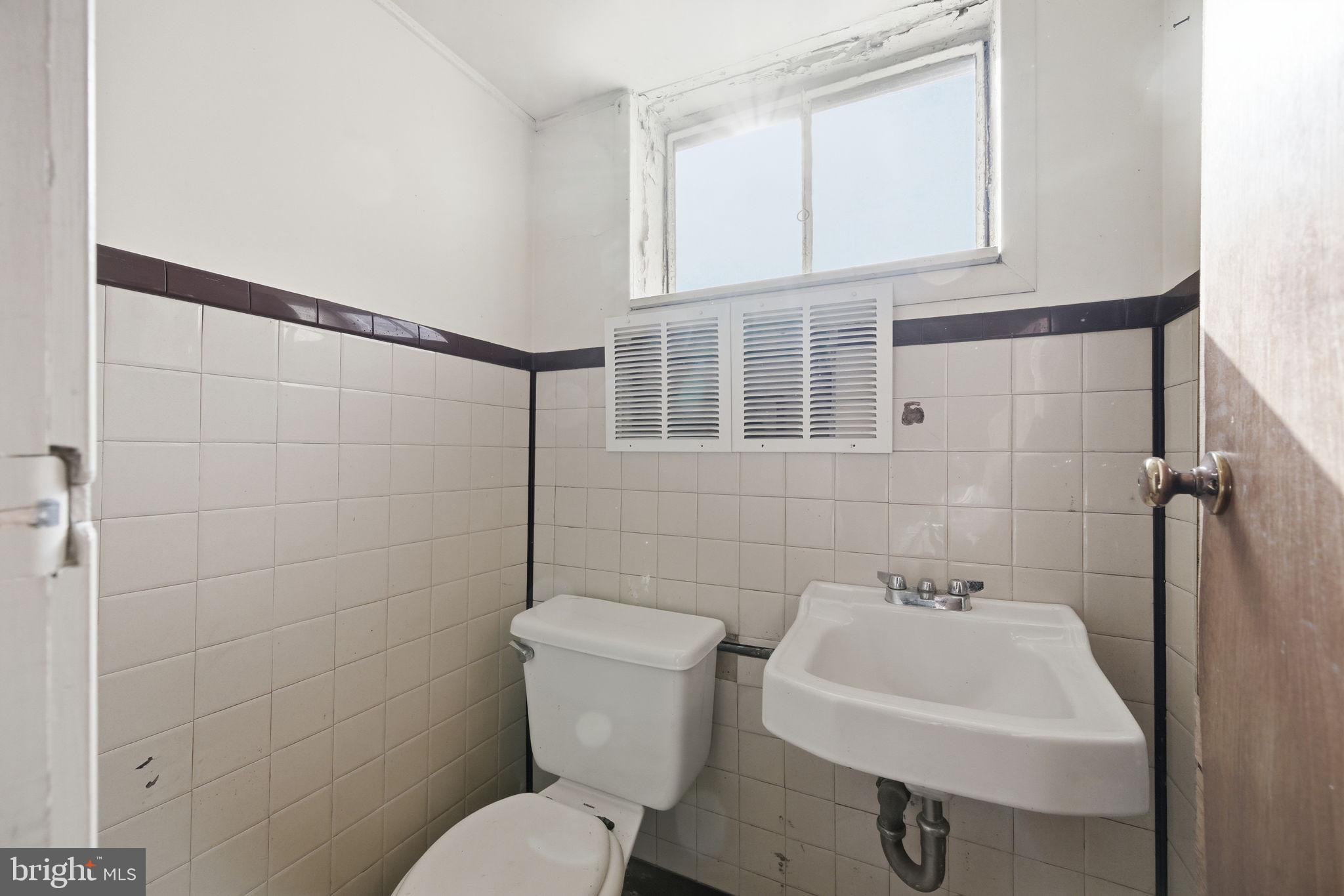 BURNT MILLS GAR-VILL - Residential