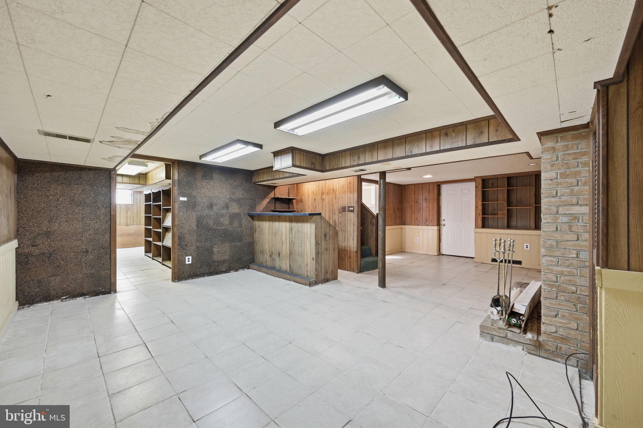 BURNT MILLS GAR-VILL - Residential