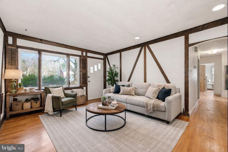 BURNT MILLS GAR-VILL - Residential