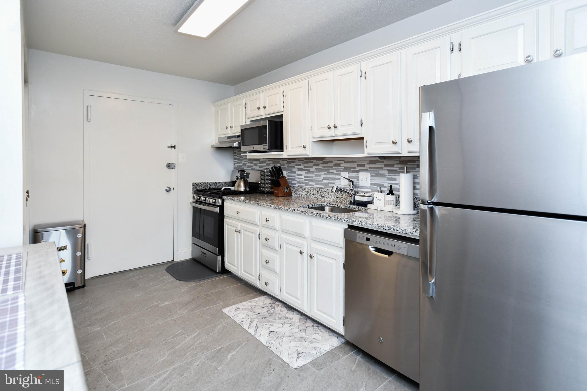 TOWERS IN WESTCHESTER PARK - Residential