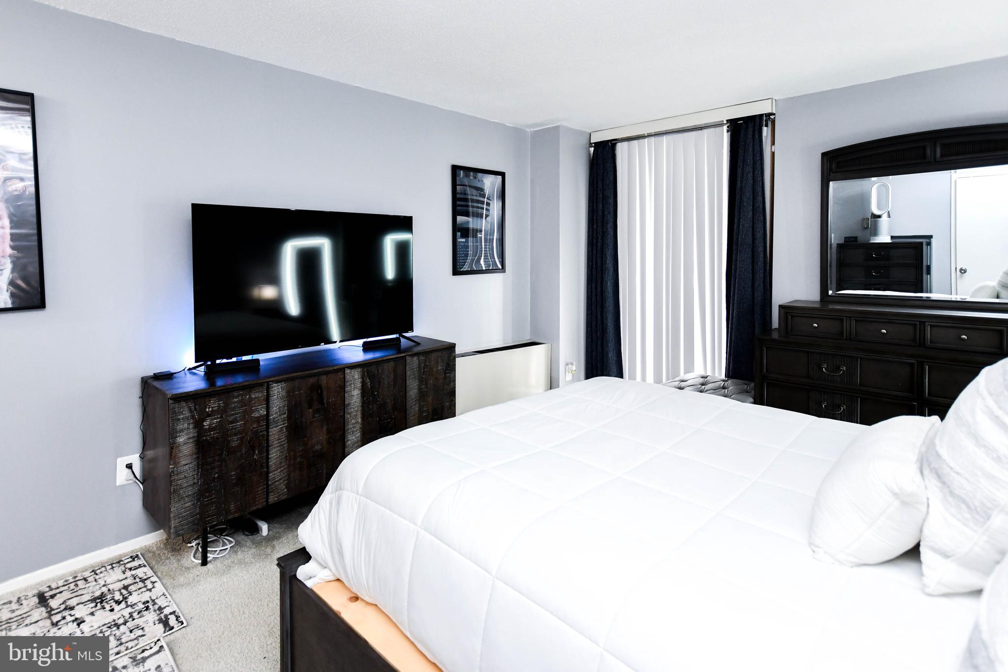 TOWERS IN WESTCHESTER PARK - Residential