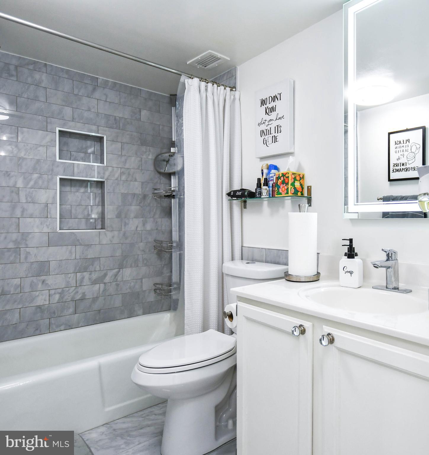 TOWERS IN WESTCHESTER PARK - Residential