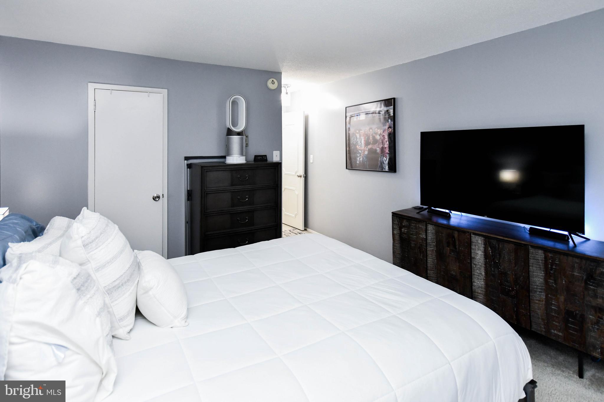 TOWERS IN WESTCHESTER PARK - Residential