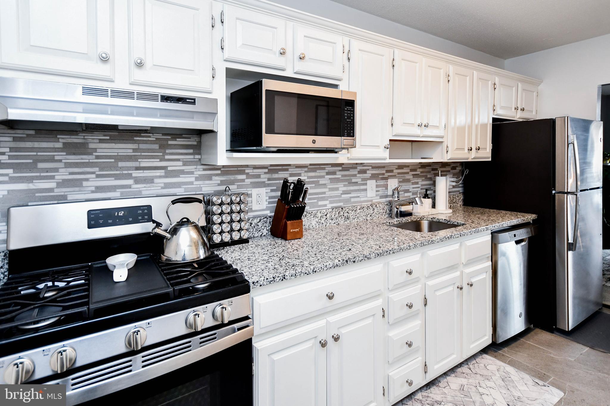 TOWERS IN WESTCHESTER PARK - Residential