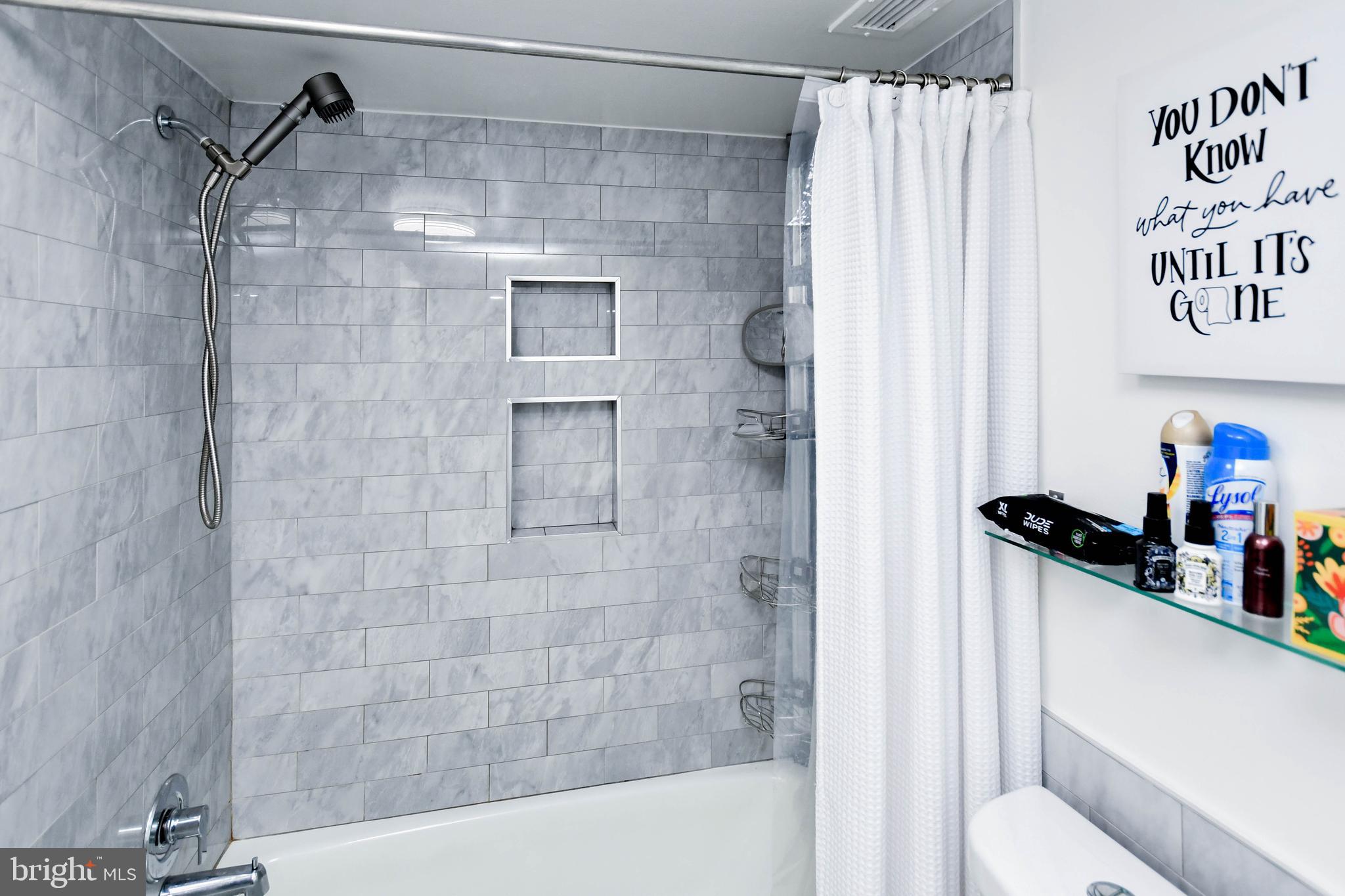 TOWERS IN WESTCHESTER PARK - Residential