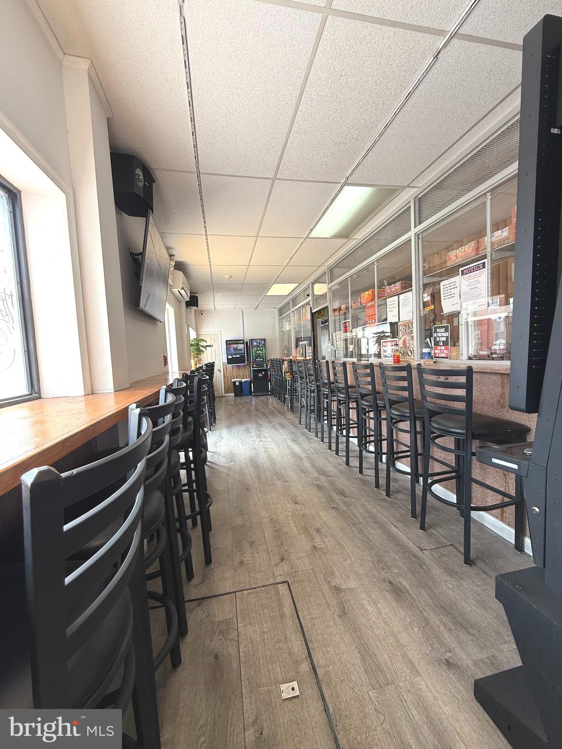 FRANKFORD - Commercial Sale