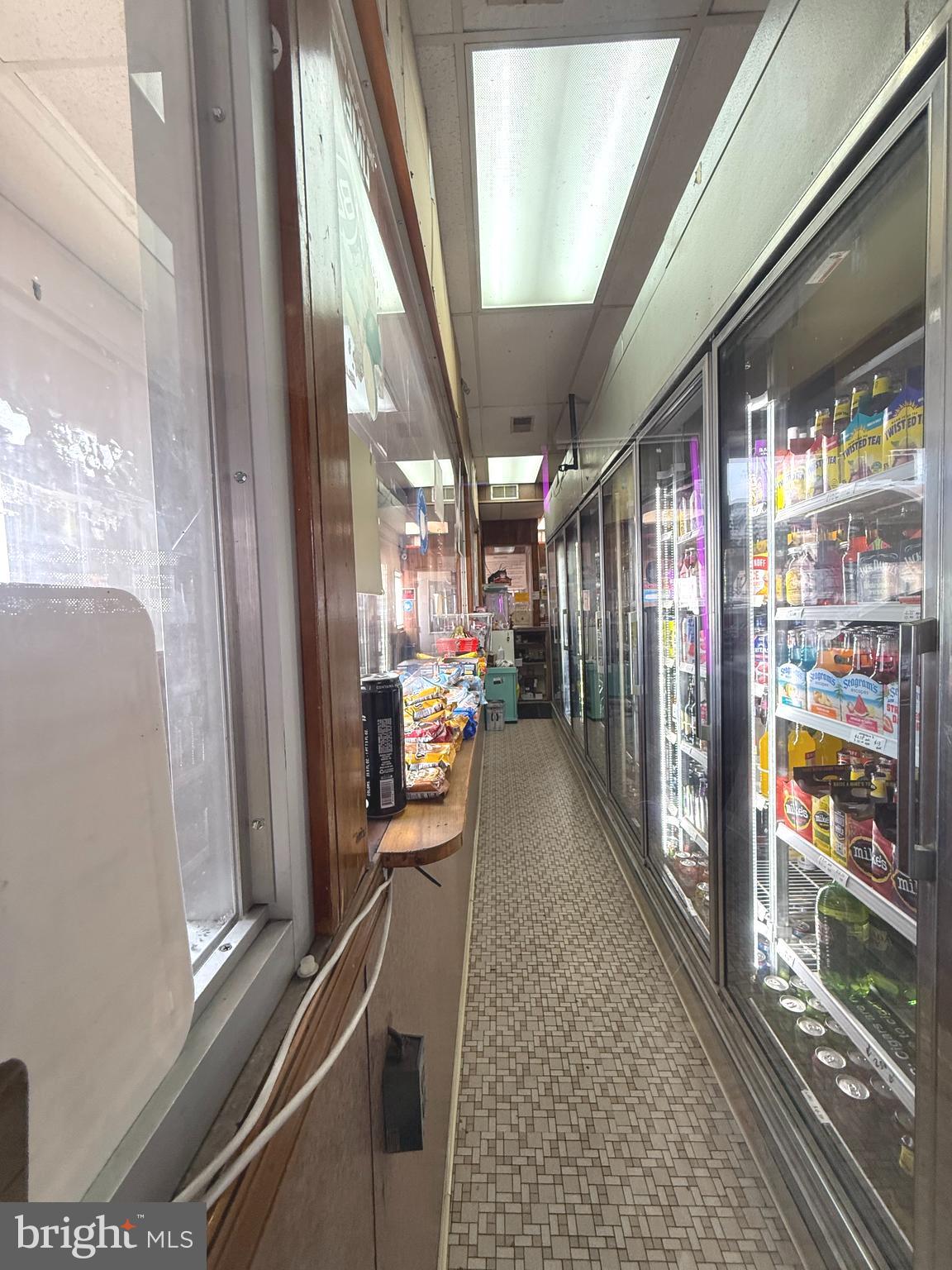 FRANKFORD - Commercial Sale