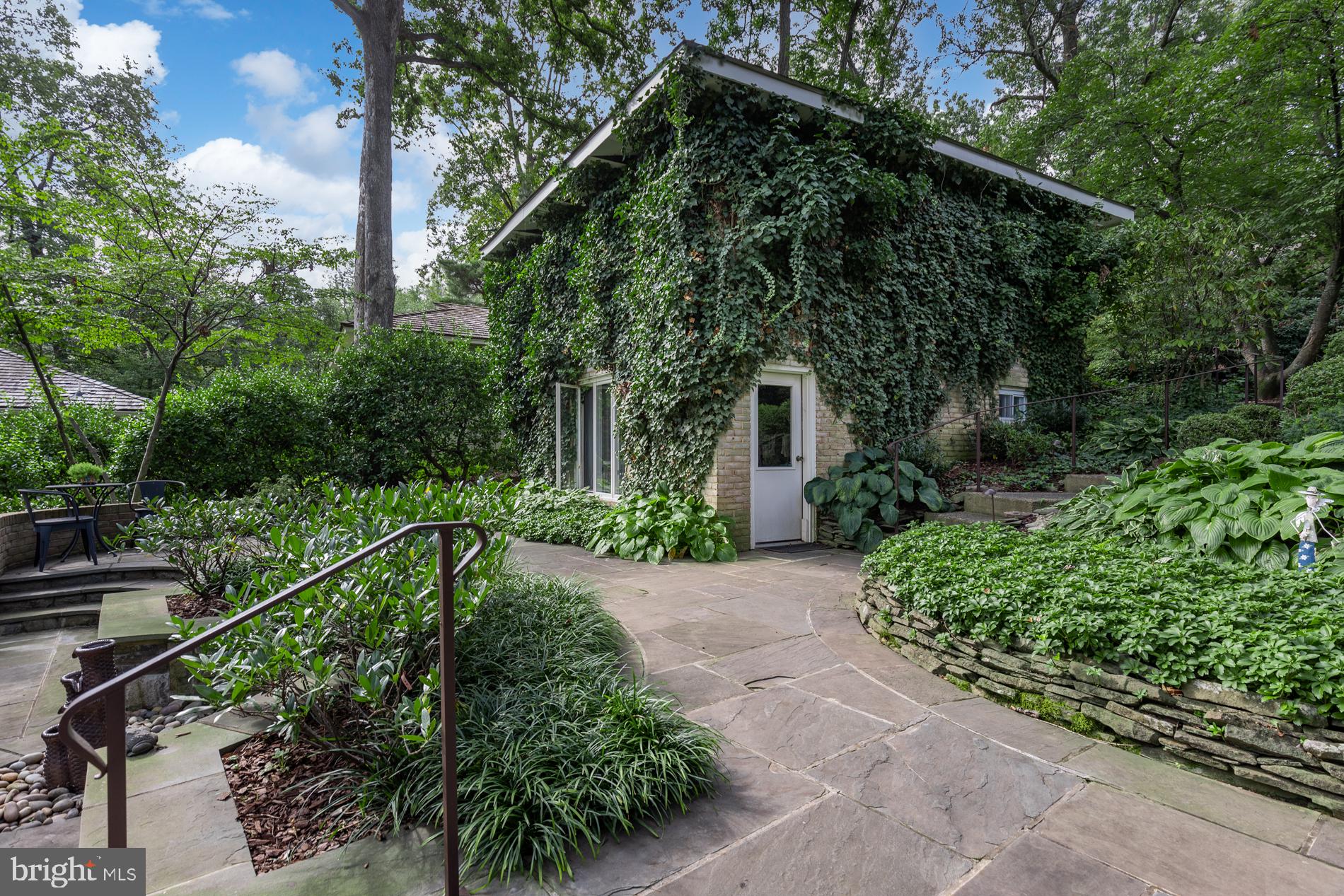 RESTON - Residential