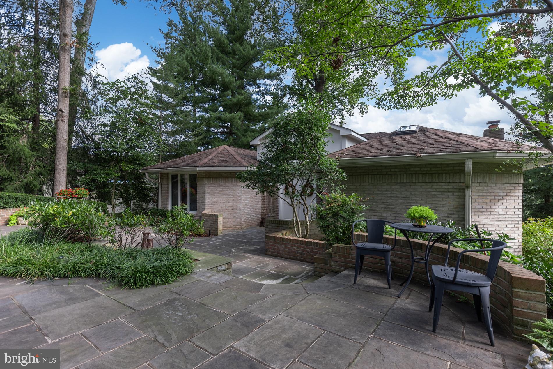 RESTON - Residential