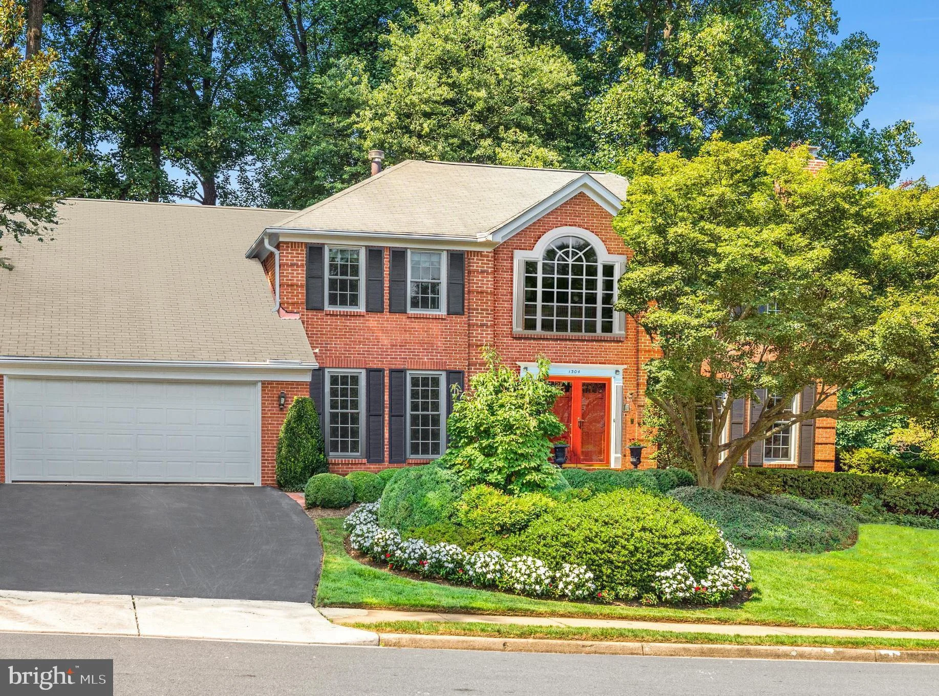 1304 Timberly Ln, McLean, VA 22102