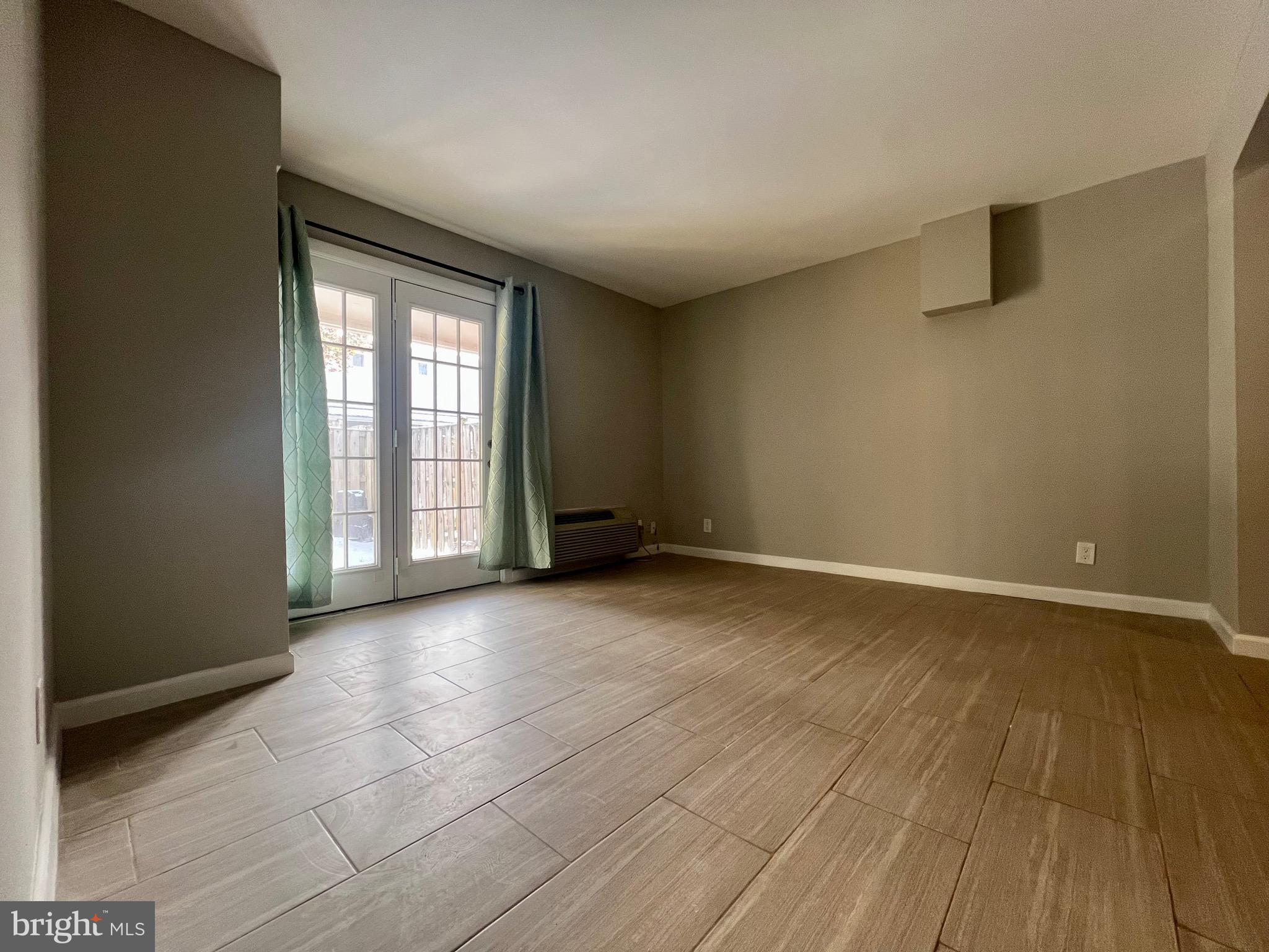 PEMBROOKE - Residential