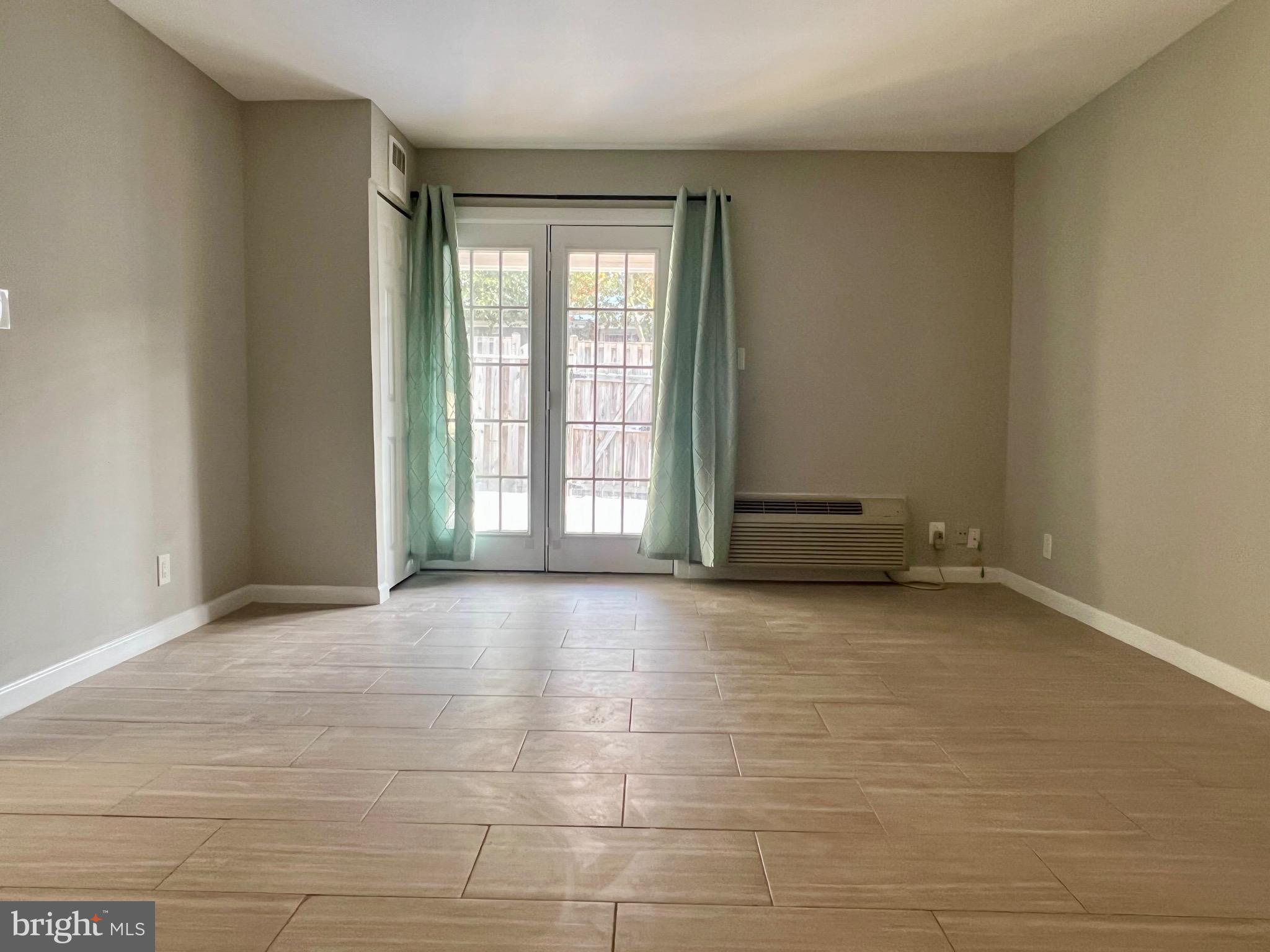 PEMBROOKE - Residential