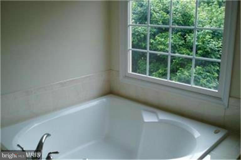 TYSONS VILLAGE - Residential Lease