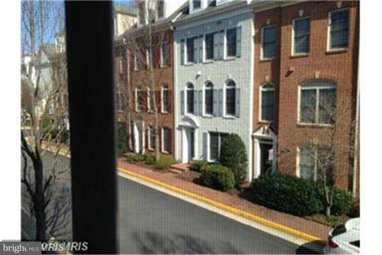TYSONS VILLAGE - Residential Lease