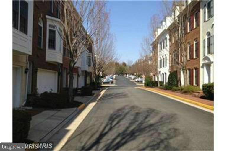 TYSONS VILLAGE - Residential Lease