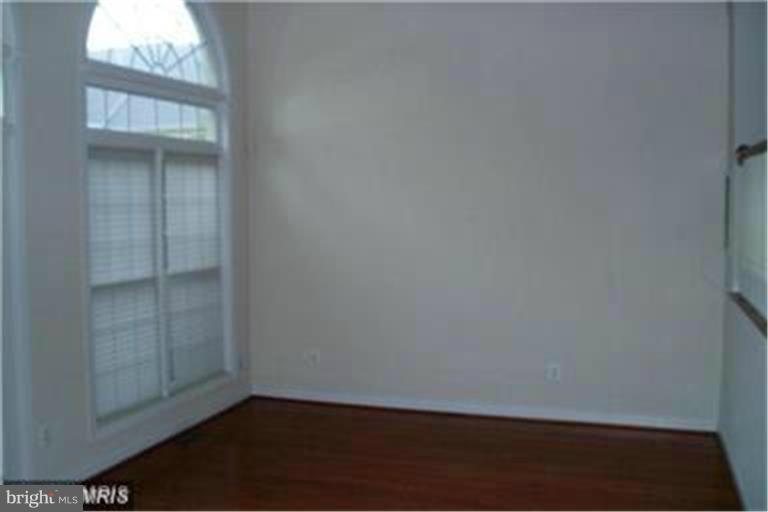 TYSONS VILLAGE - Residential Lease