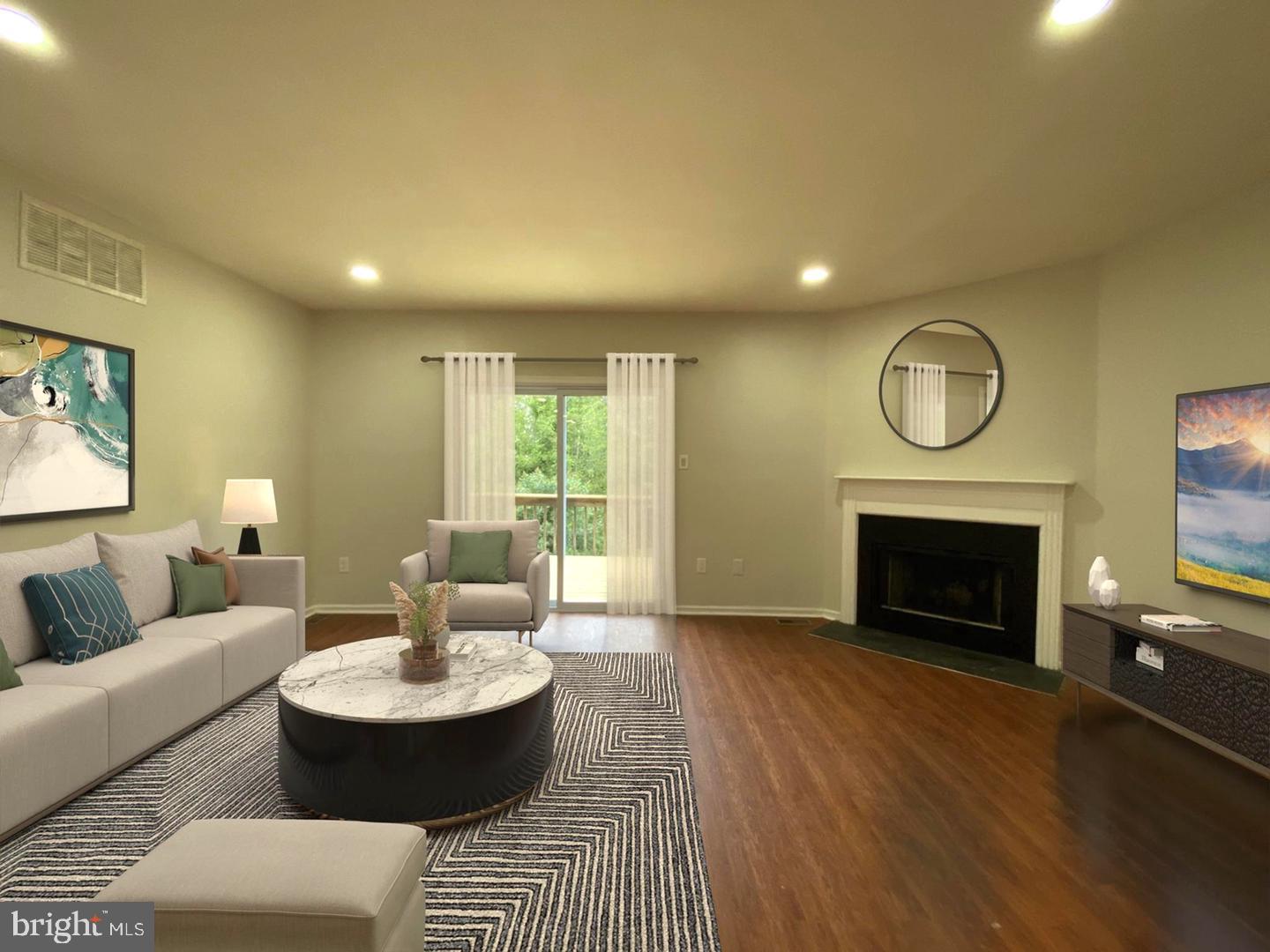 111 KNOLLWOOD COURT