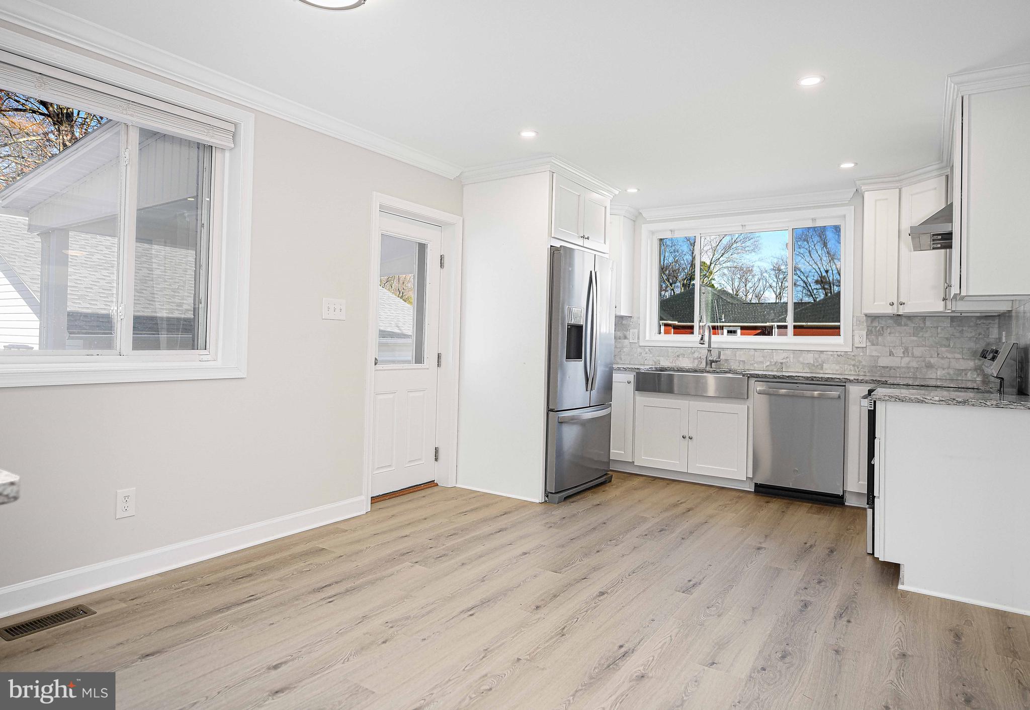 MIDDLE RIVER - Residential