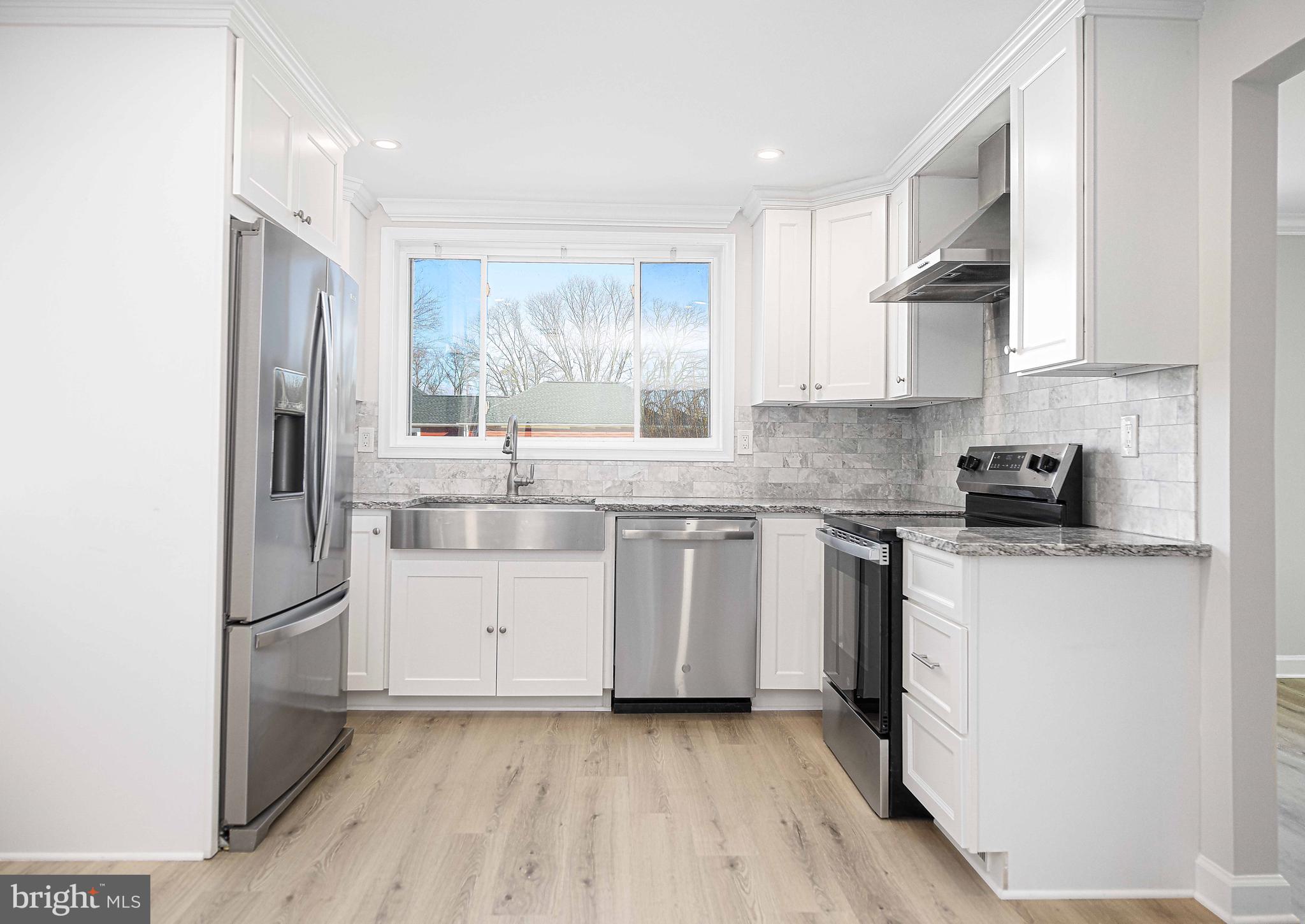 MIDDLE RIVER - Residential