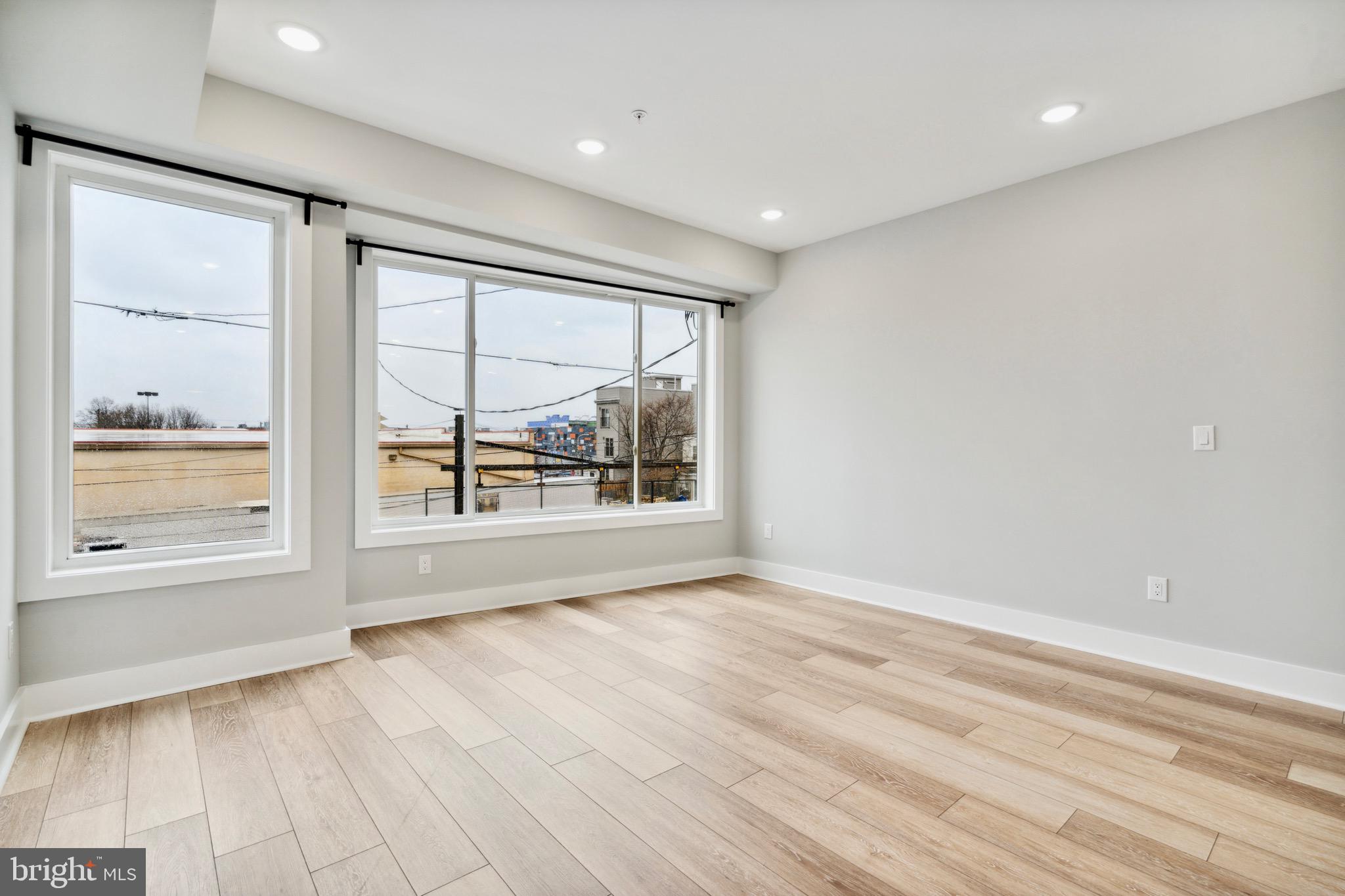 OLDE KENSINGTON - Commercial Sale