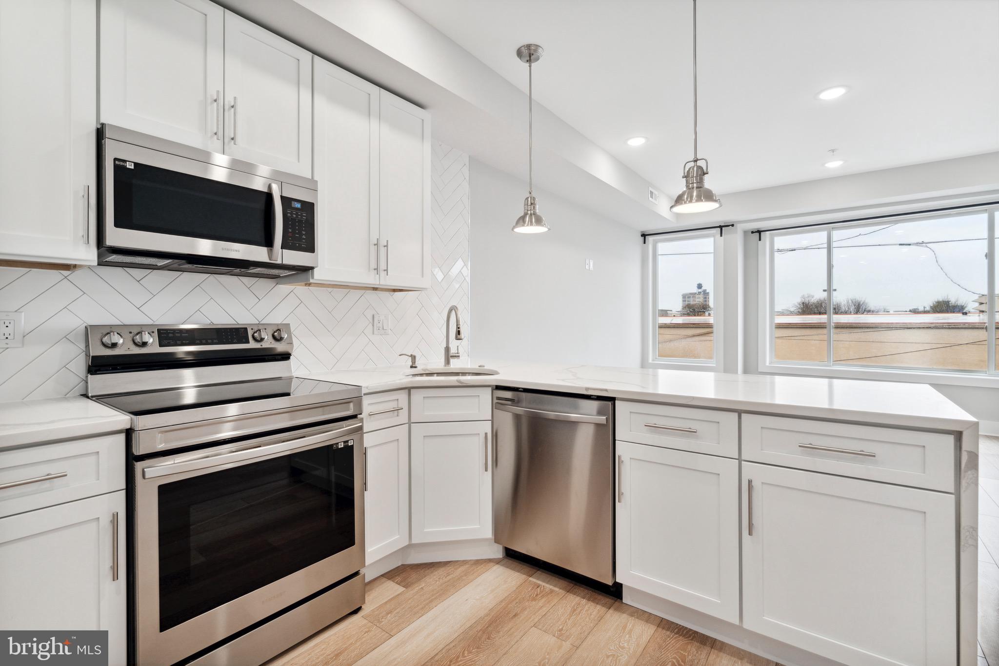 OLDE KENSINGTON - Commercial Sale