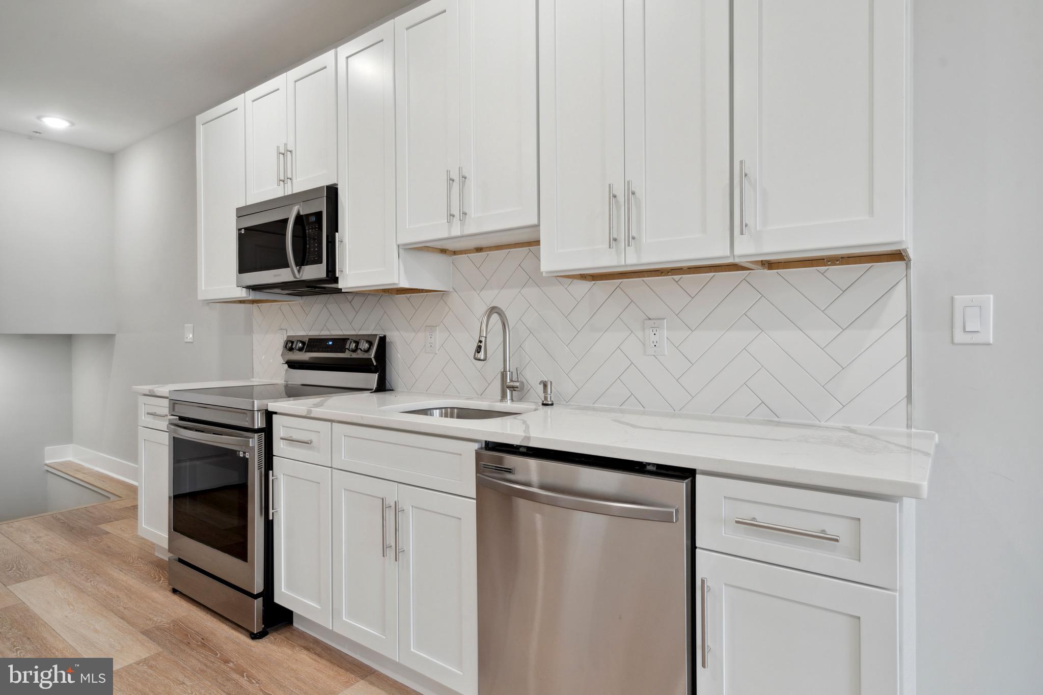 OLDE KENSINGTON - Commercial Sale